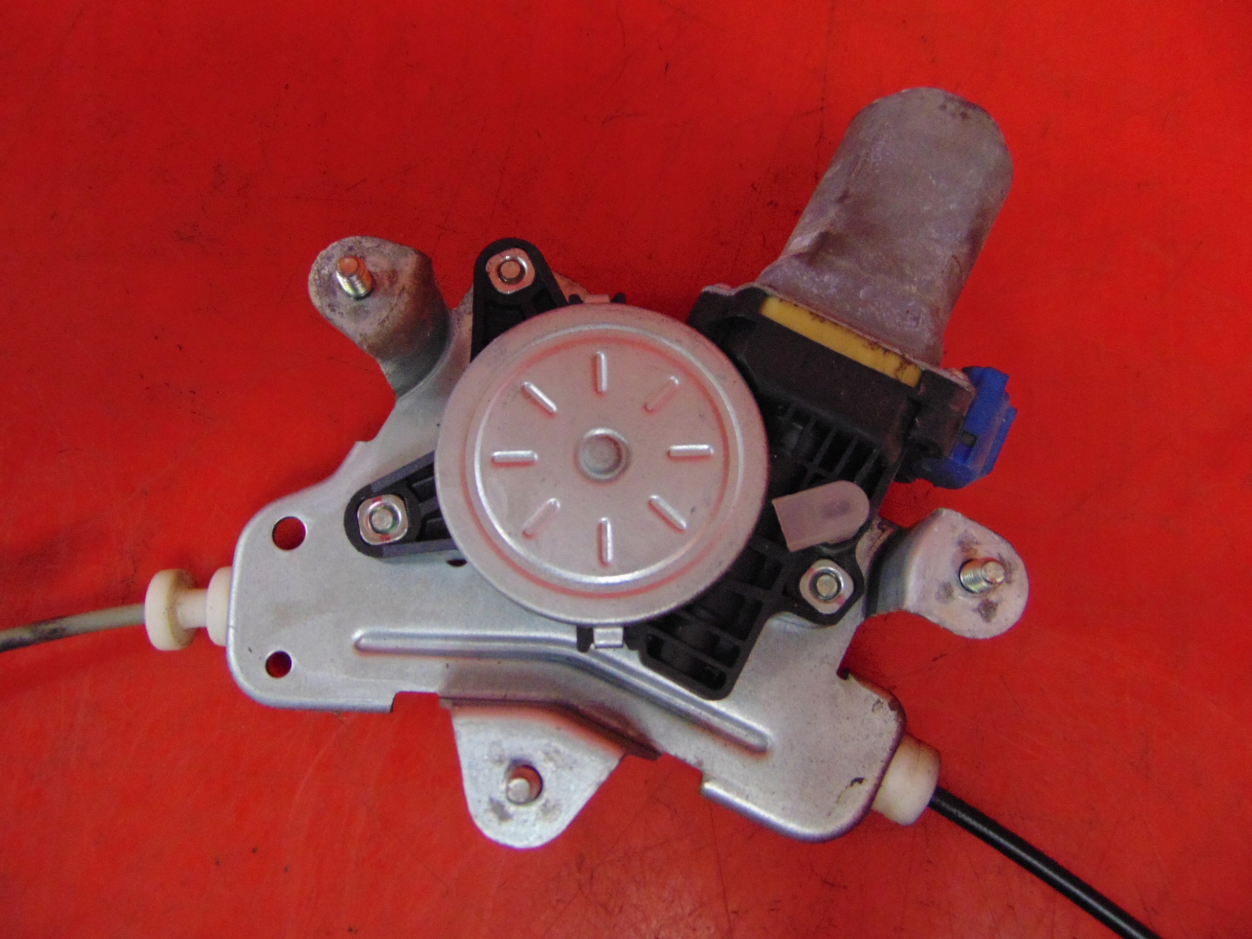 CHEVROLET CAPTIVA LT and window regulator right rear part