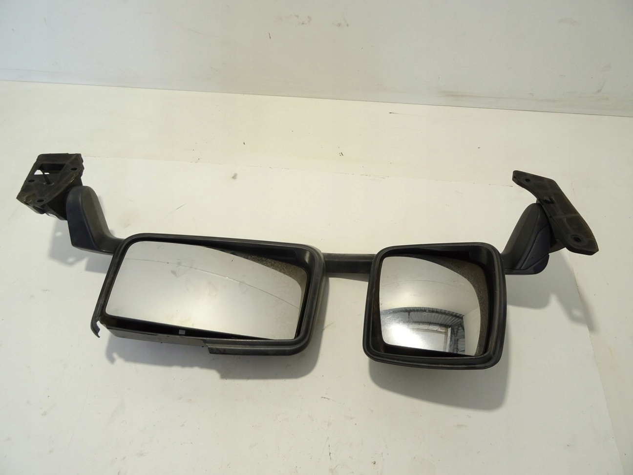 LUSTERKO PRAWE RENAULT T 13-22 84188482