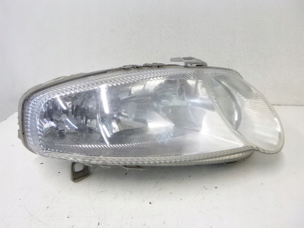 light front Alfa Romeo 147 2003r.