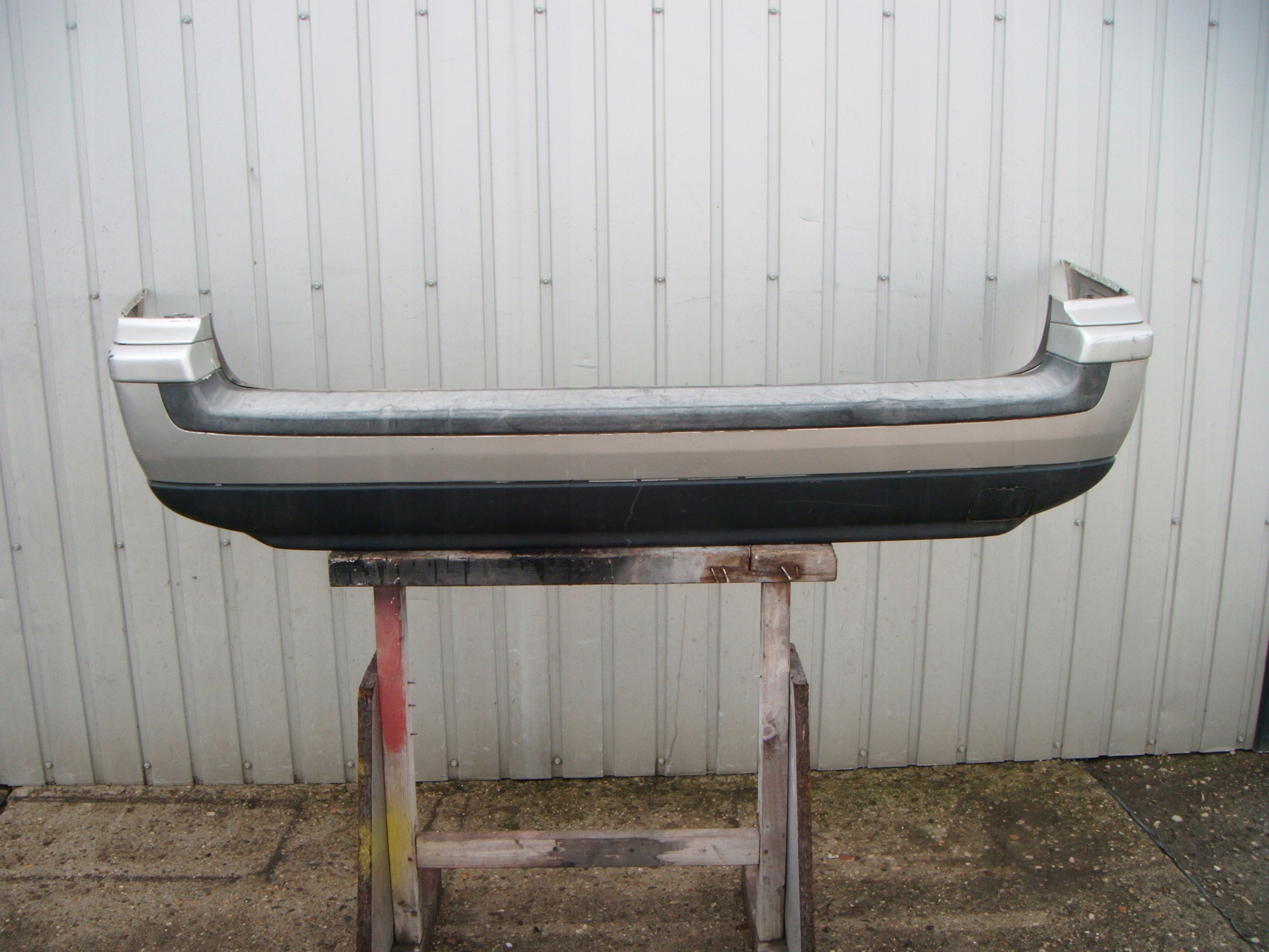 VOLVO V70 II 00 - 07 ZDERZAK TYŁ