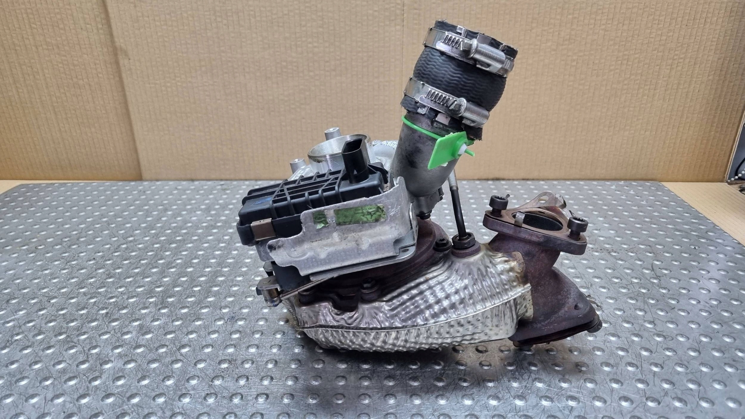 turbo 059145874D AUDI A6 C7 A7 C7 Q7 A8 D4 Q5 8R 3.0 TDI CLA CDU