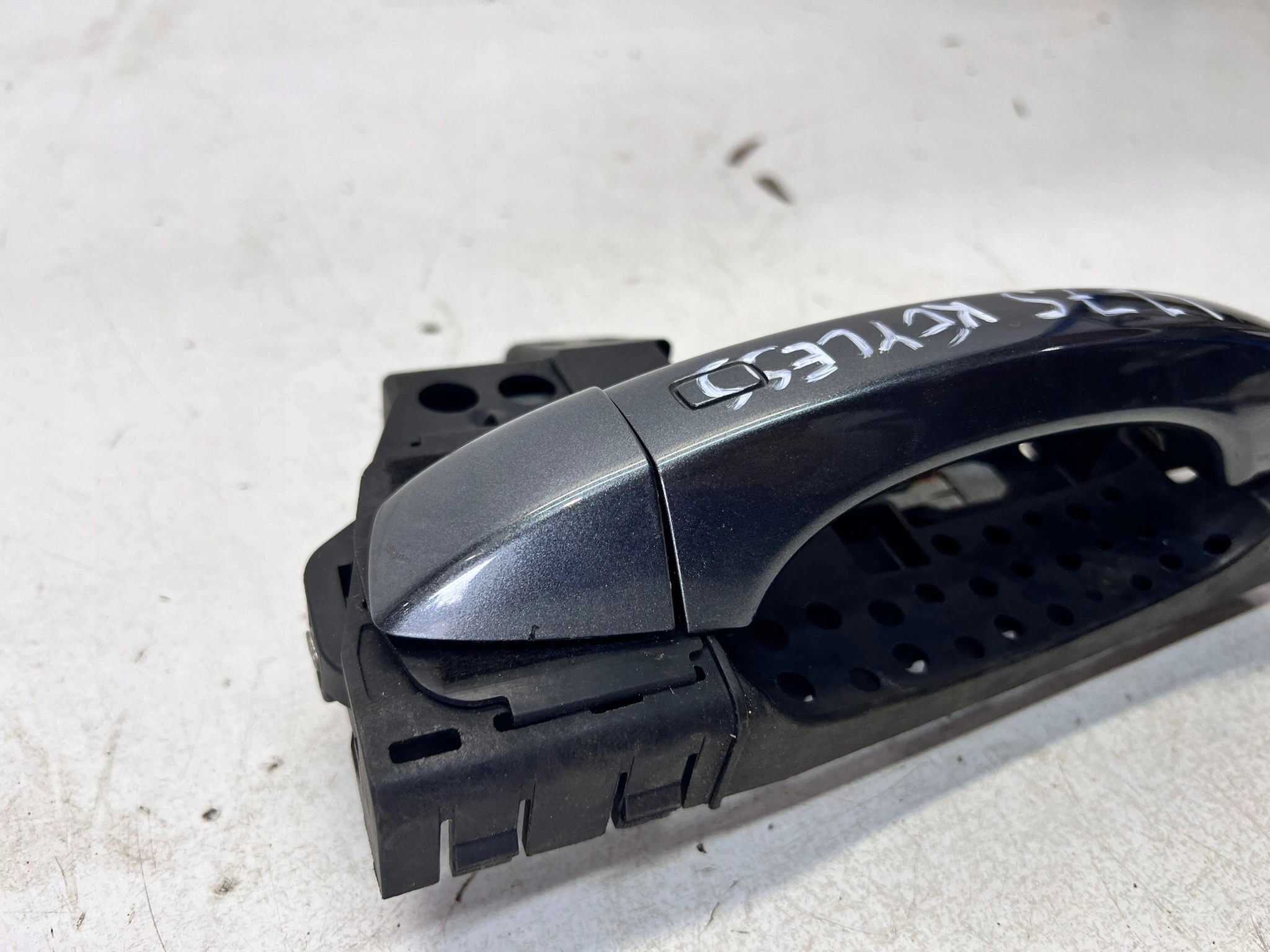 handle exterior door left rear part AUDI Q7 4M LZ7S 4M0837885A