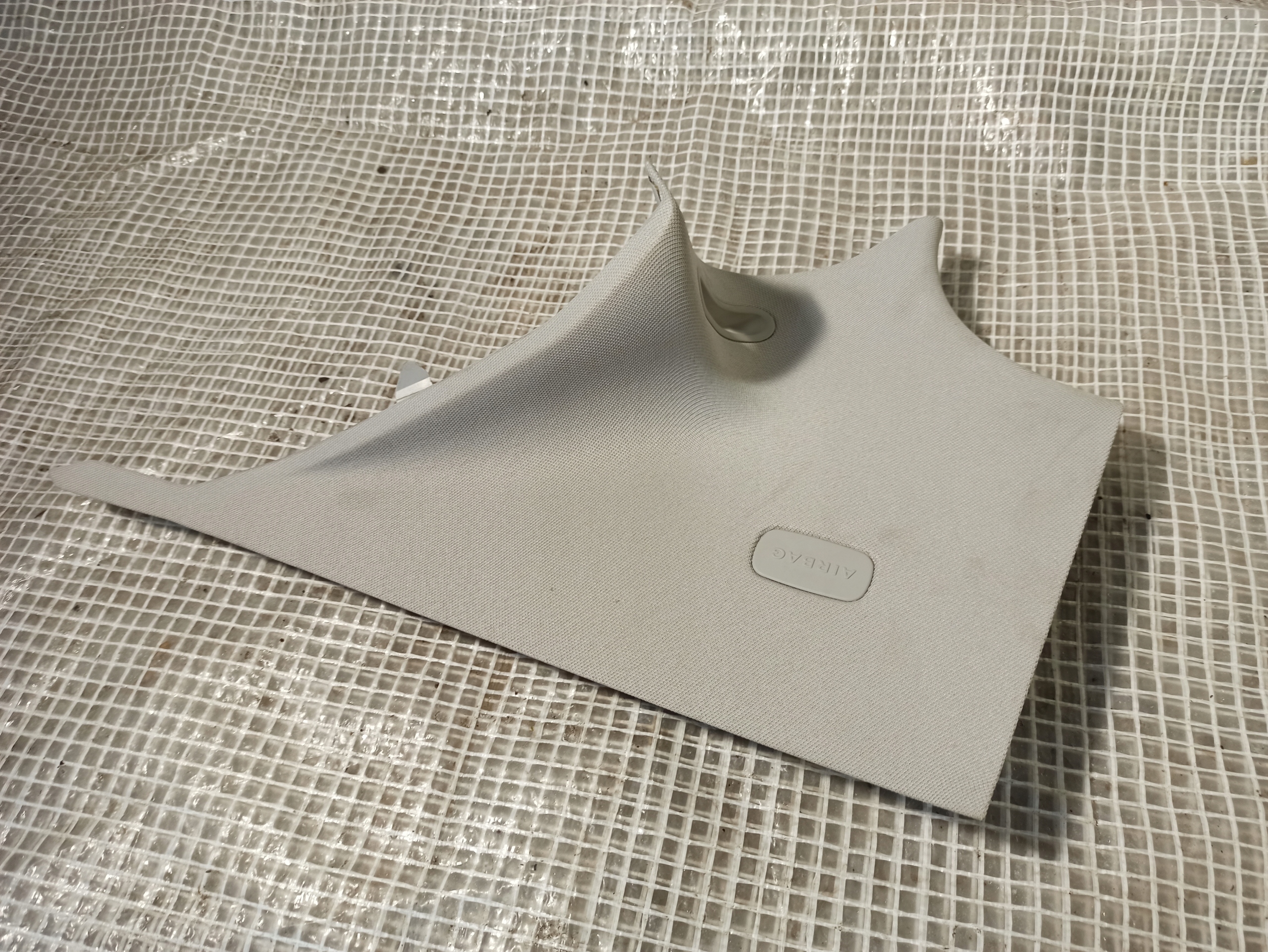 MERCEDES W205 кришка C-стійки права a2056900525