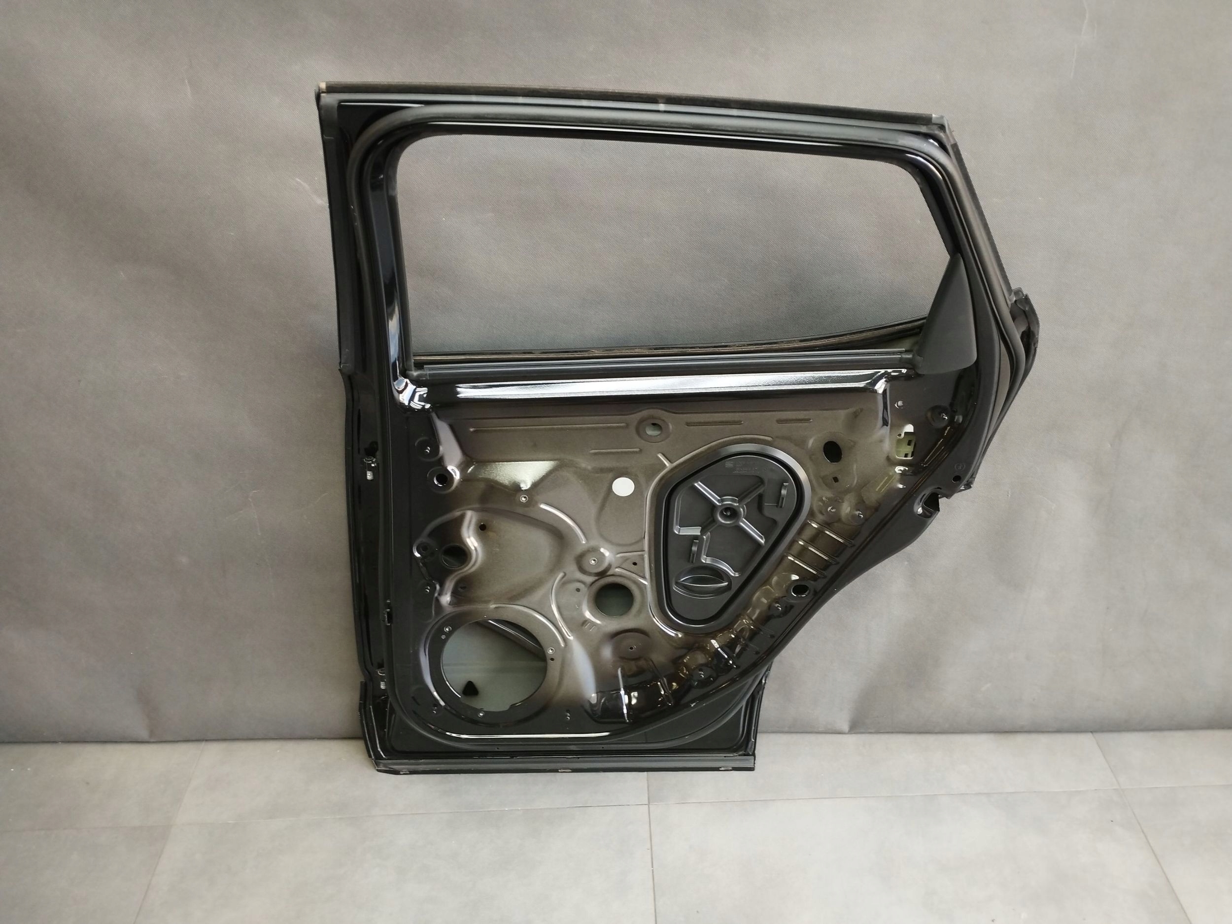 Cupra Formentor door right rear. 5FF833052A ly9t