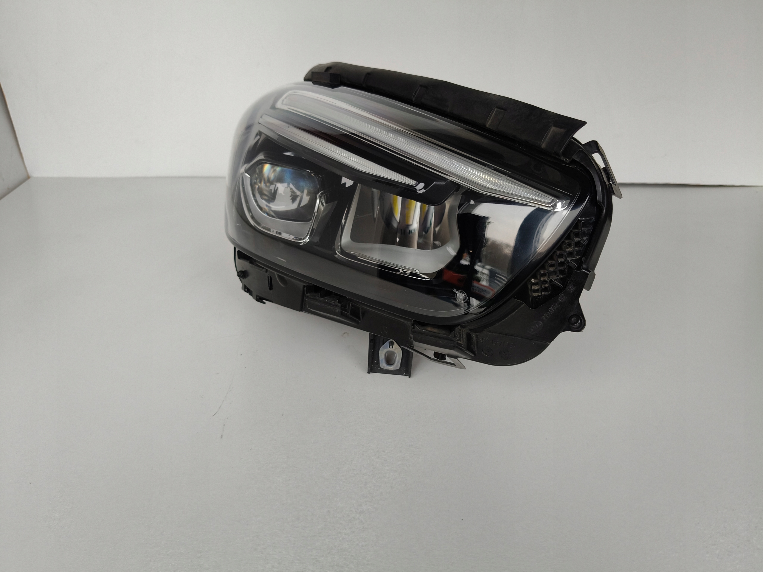 light right REFLEKTOR MERCEDES B-KLASA W247 18- FULL LED
