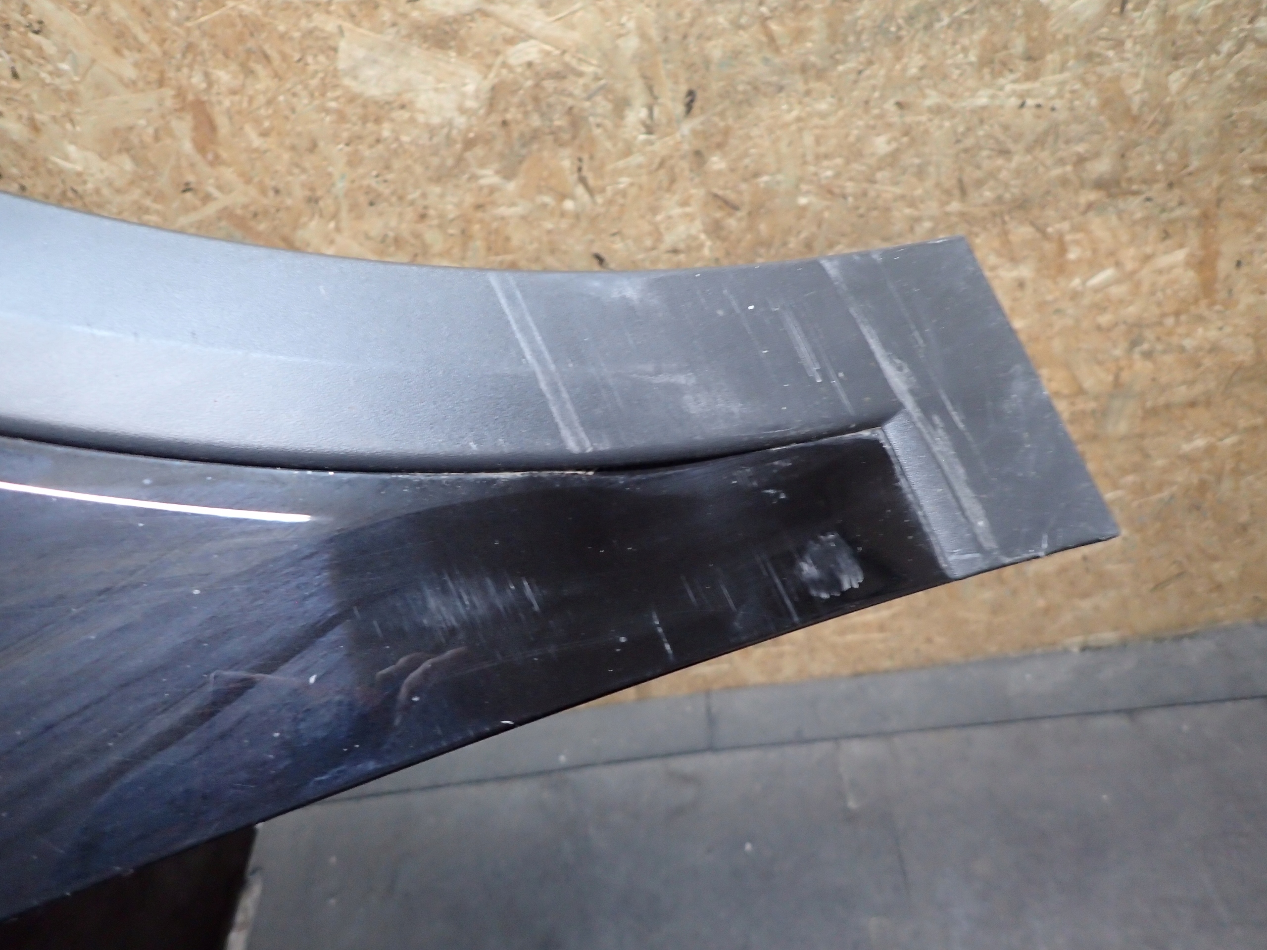 FENDER FRONT RIGHT SEAT ARONA