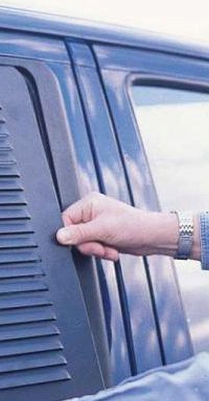 RE46162 - Вентиляционная решетка для автофургона л