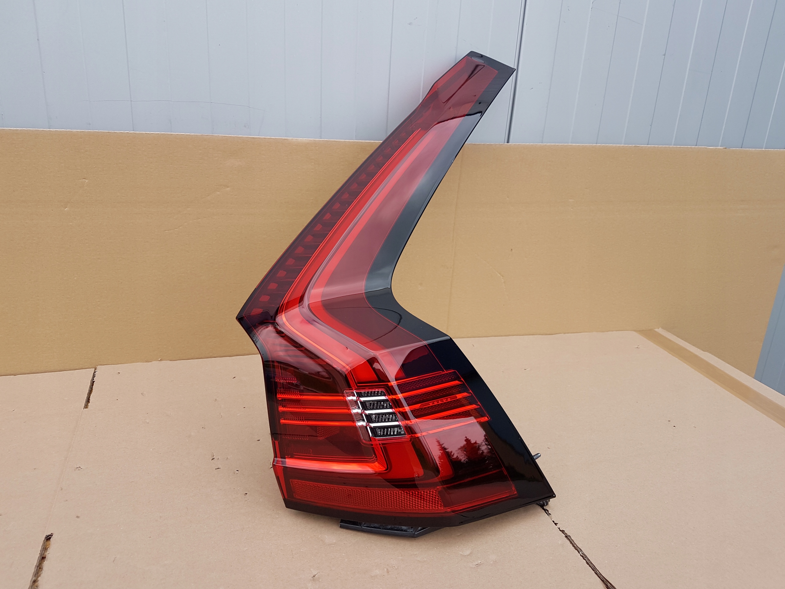 LAMPA TYŁ PRAWA VOLVO V90 II LIFT LED