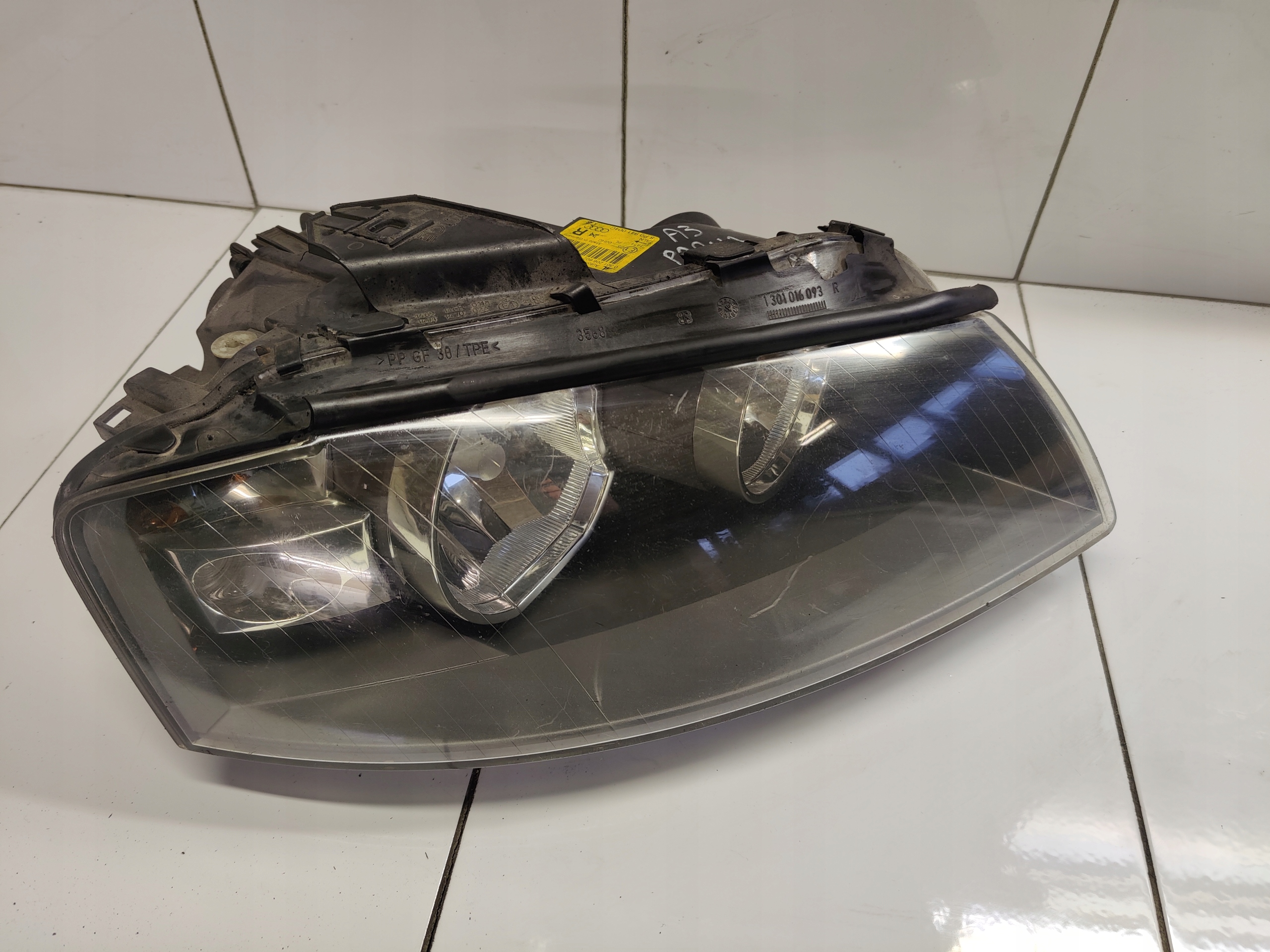 AUDI A3 8P light front front right UK 8P0941004C
