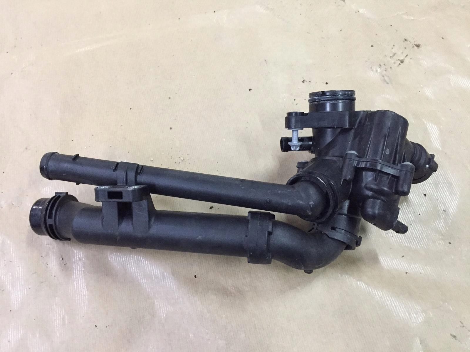 A2742000615 - MERCEDES W204 W212 термостат корпус термостата