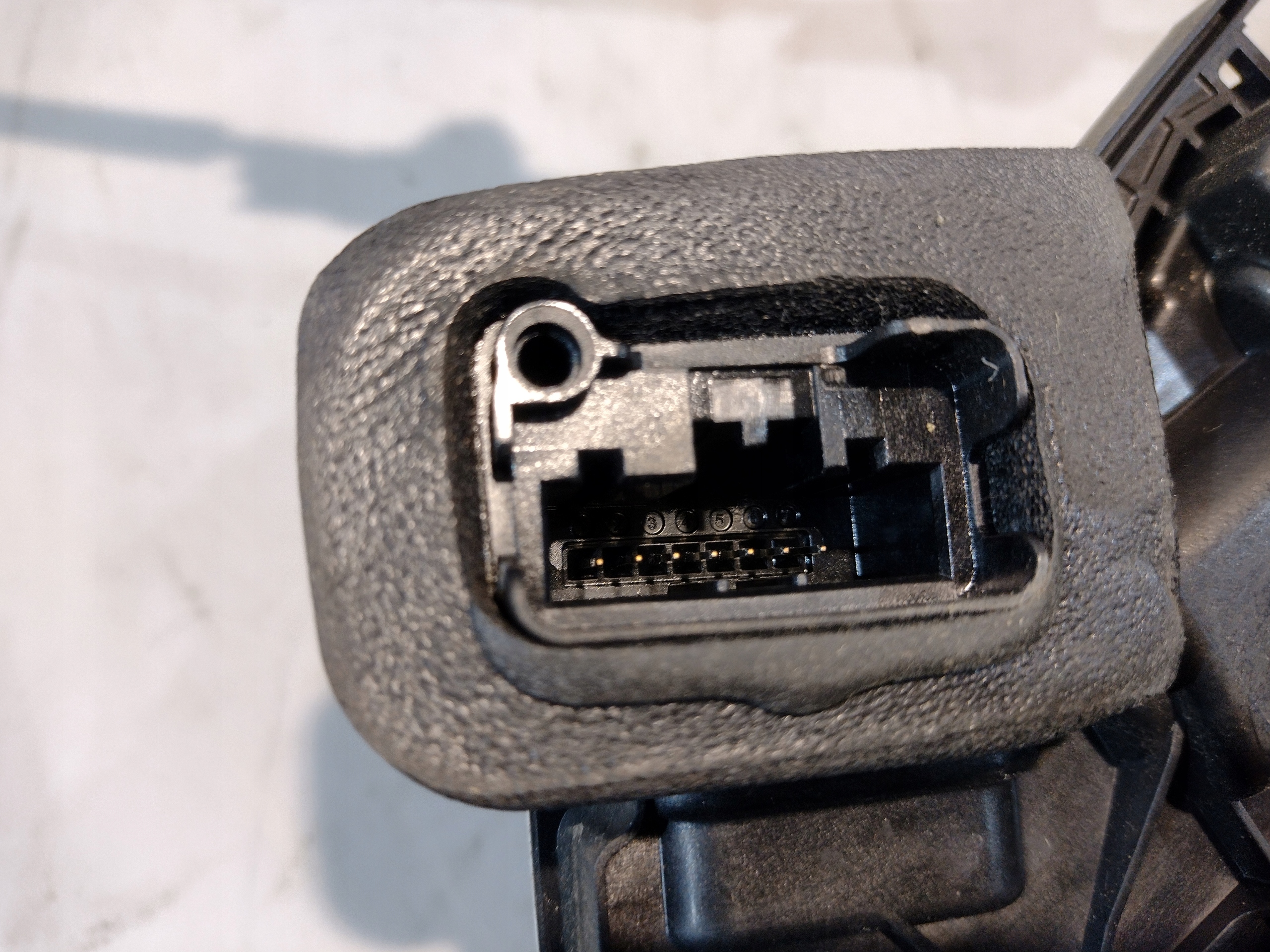 lock door left front Volkswagen Golf VI 6 5K1837015B