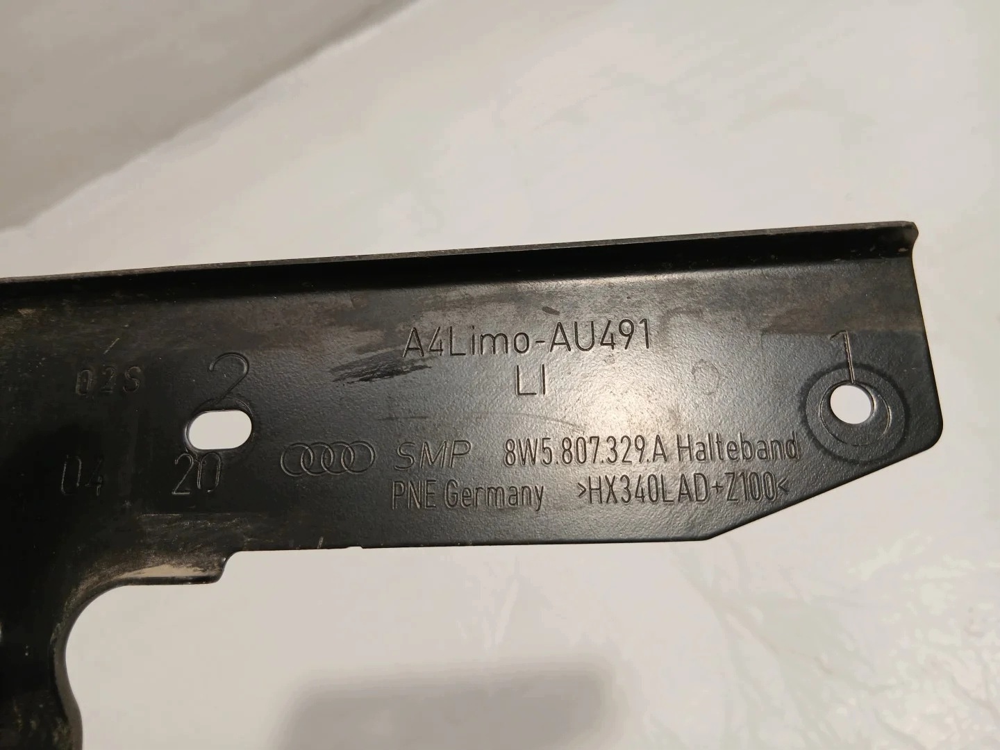 AUDI A4 B9 LIFT Support Support plaque Pare choc Gauche Arrière 8W5807329A
