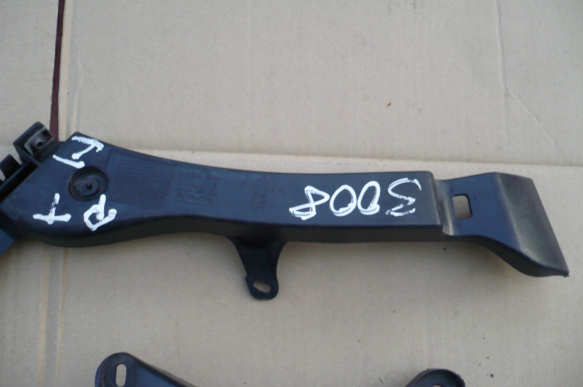 PEUGEOT 3008 and bumper bracket right rear part 2 szt.