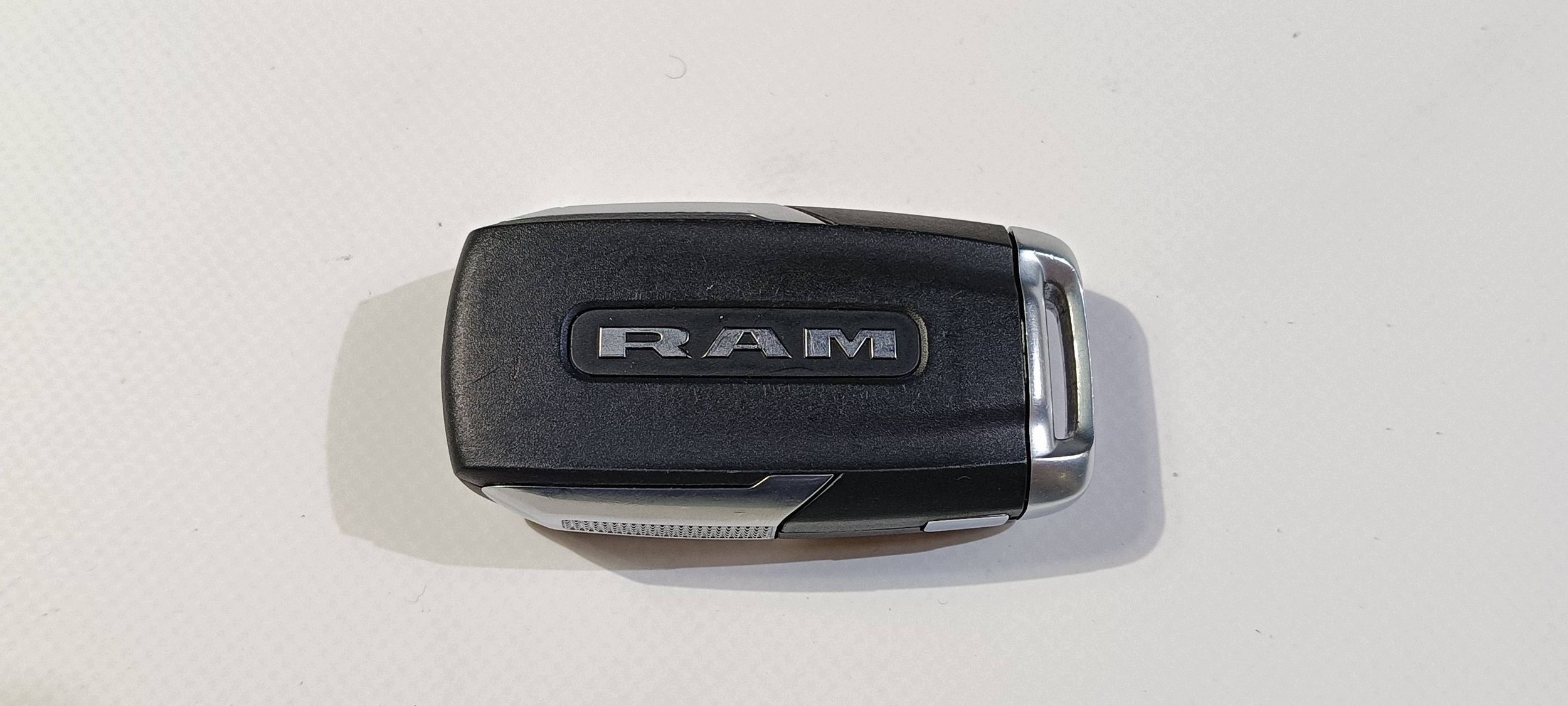 key pilot zdalne odpalanie electrical trunk door burta Dodge Ram V 2019