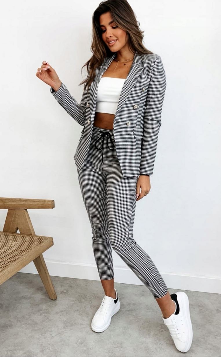 KOMPLET DAMSKI GARNITUR W KRATĘ ŻAKIET I SPODNIE S Kolor wielokolorowy