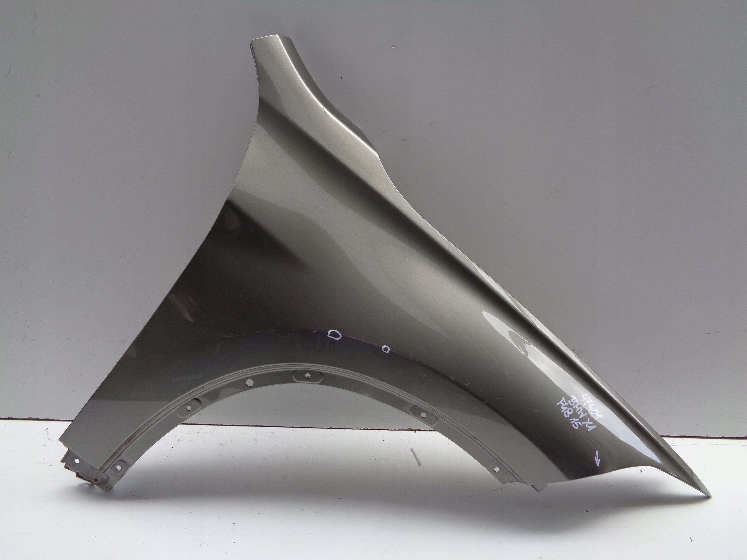 fender right front BMW X1 F48 15- NR 47401