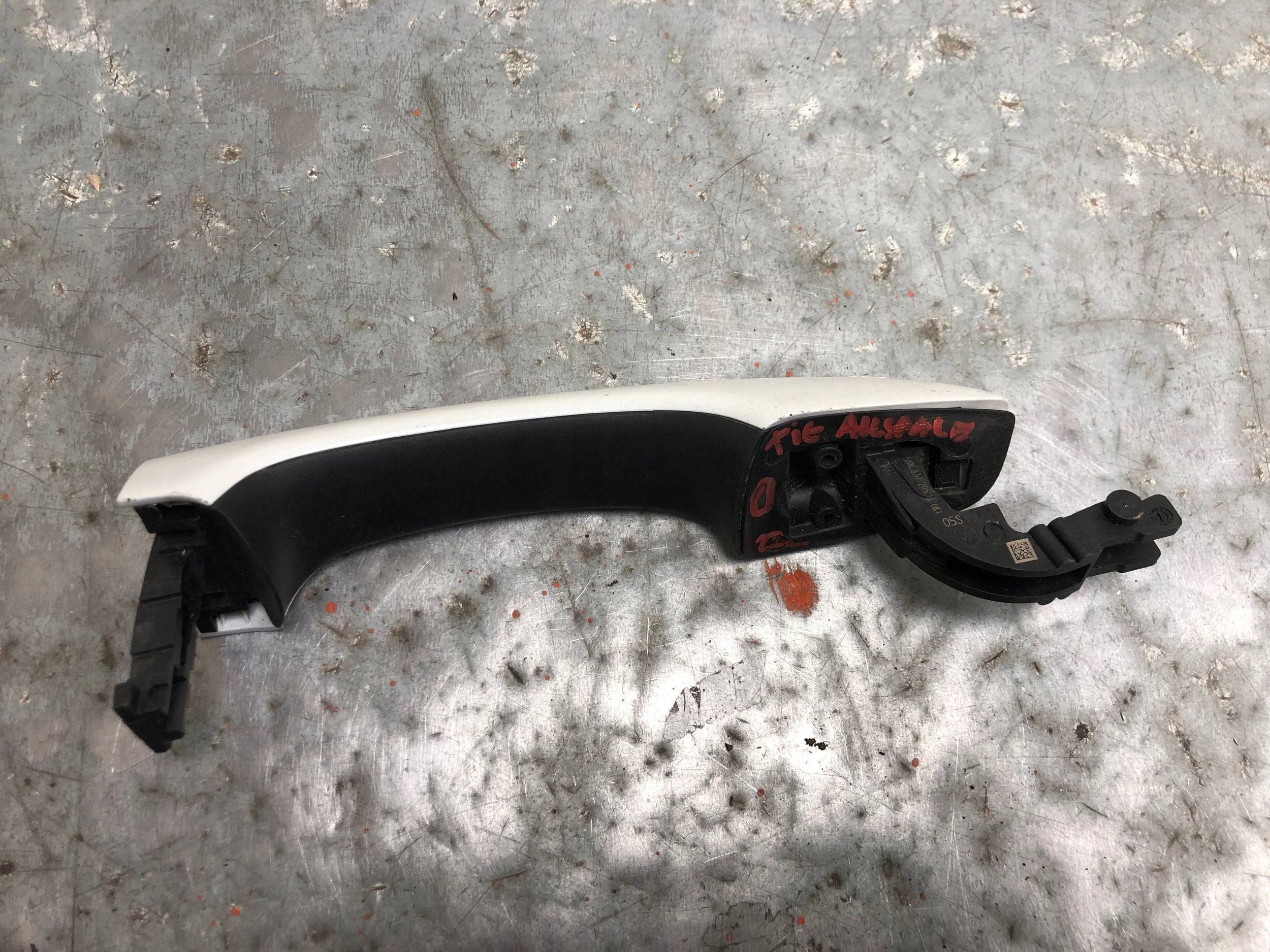 handle exterior left front VW TIGUAN ALLSPACE 5NN837205B