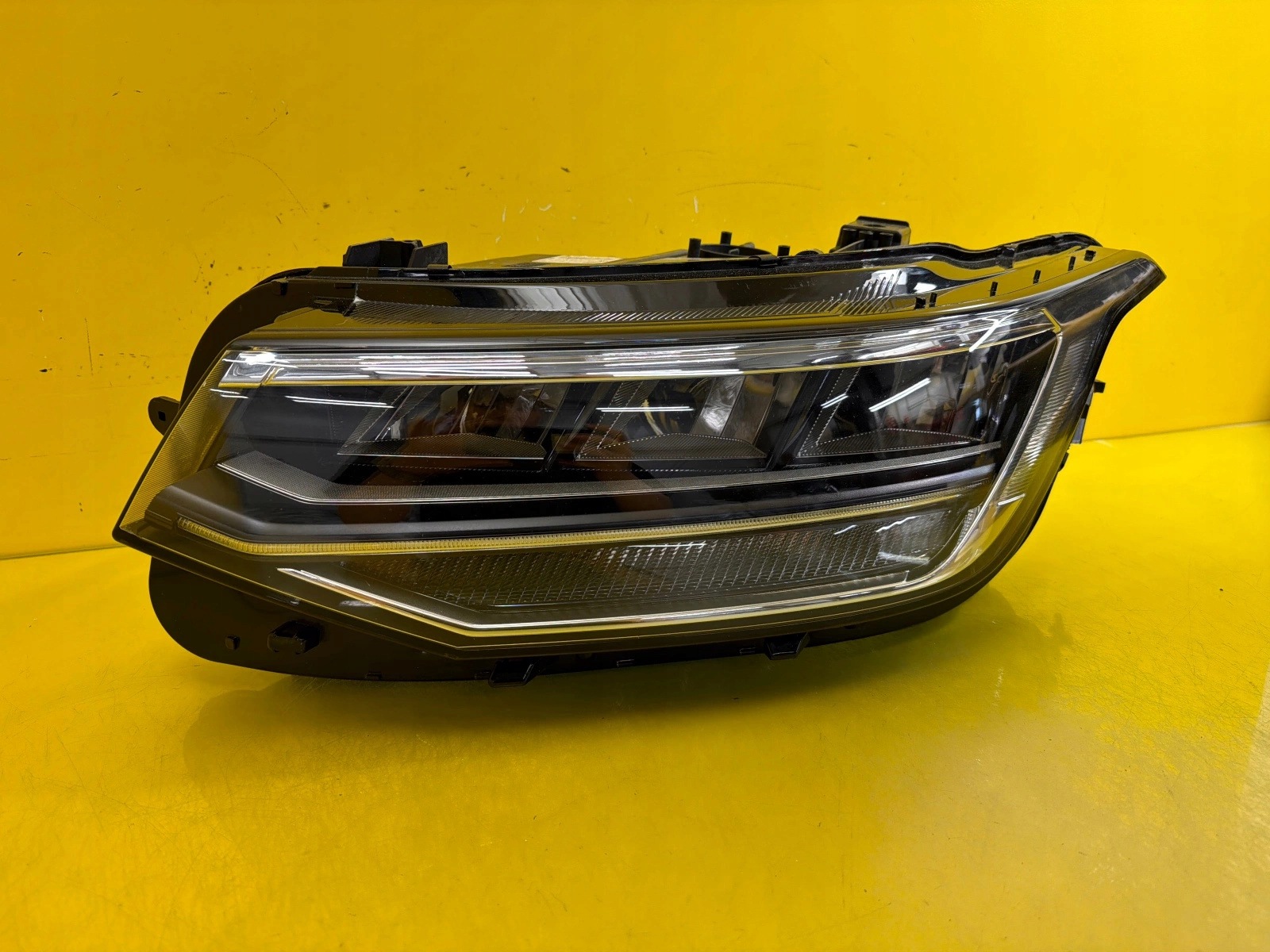 light left front VW Tiguan II Lift 2020- Full Led 5NB941035G
