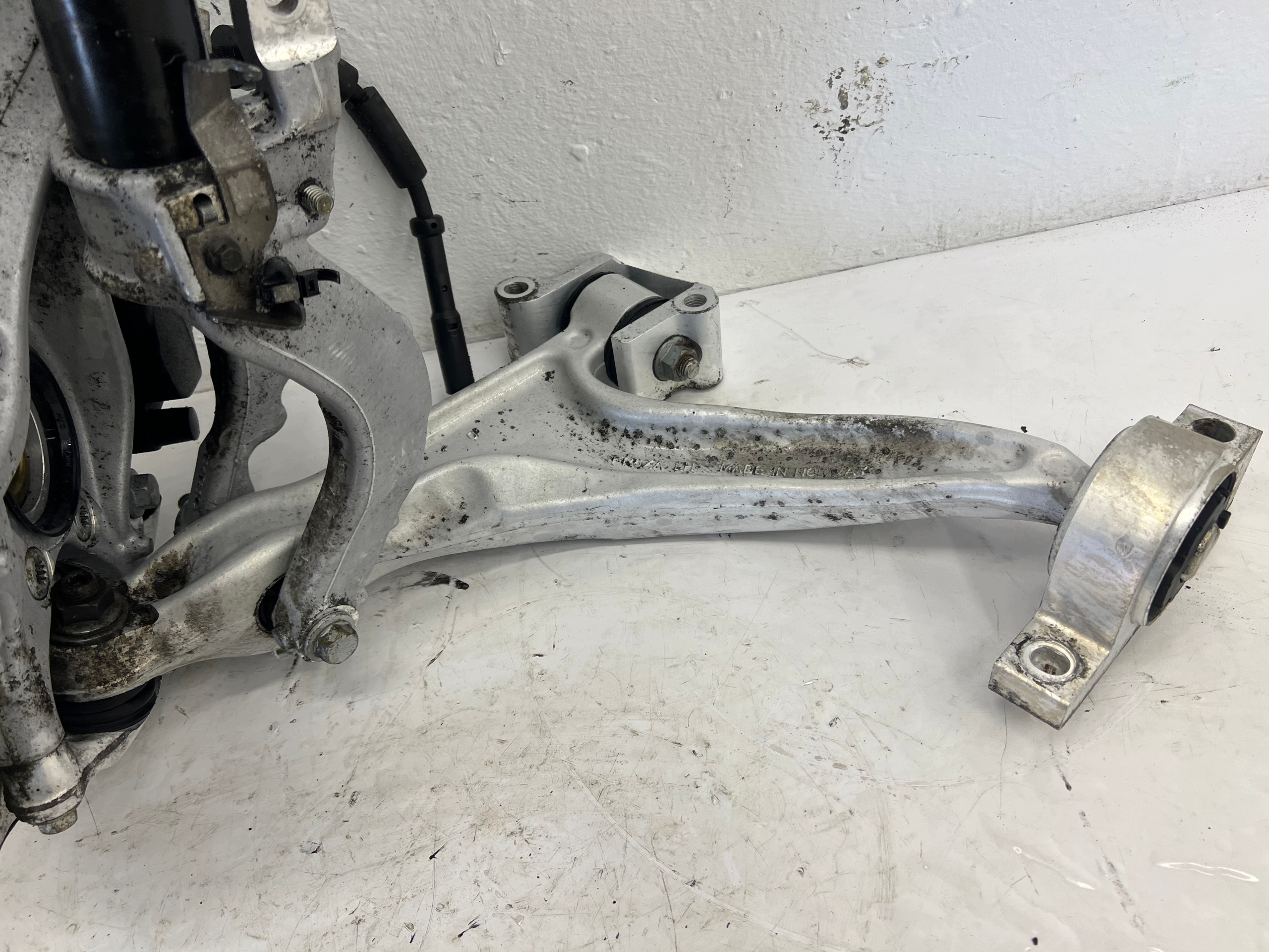 VOLVO S60 III V60 II swing left front left front 31476315
