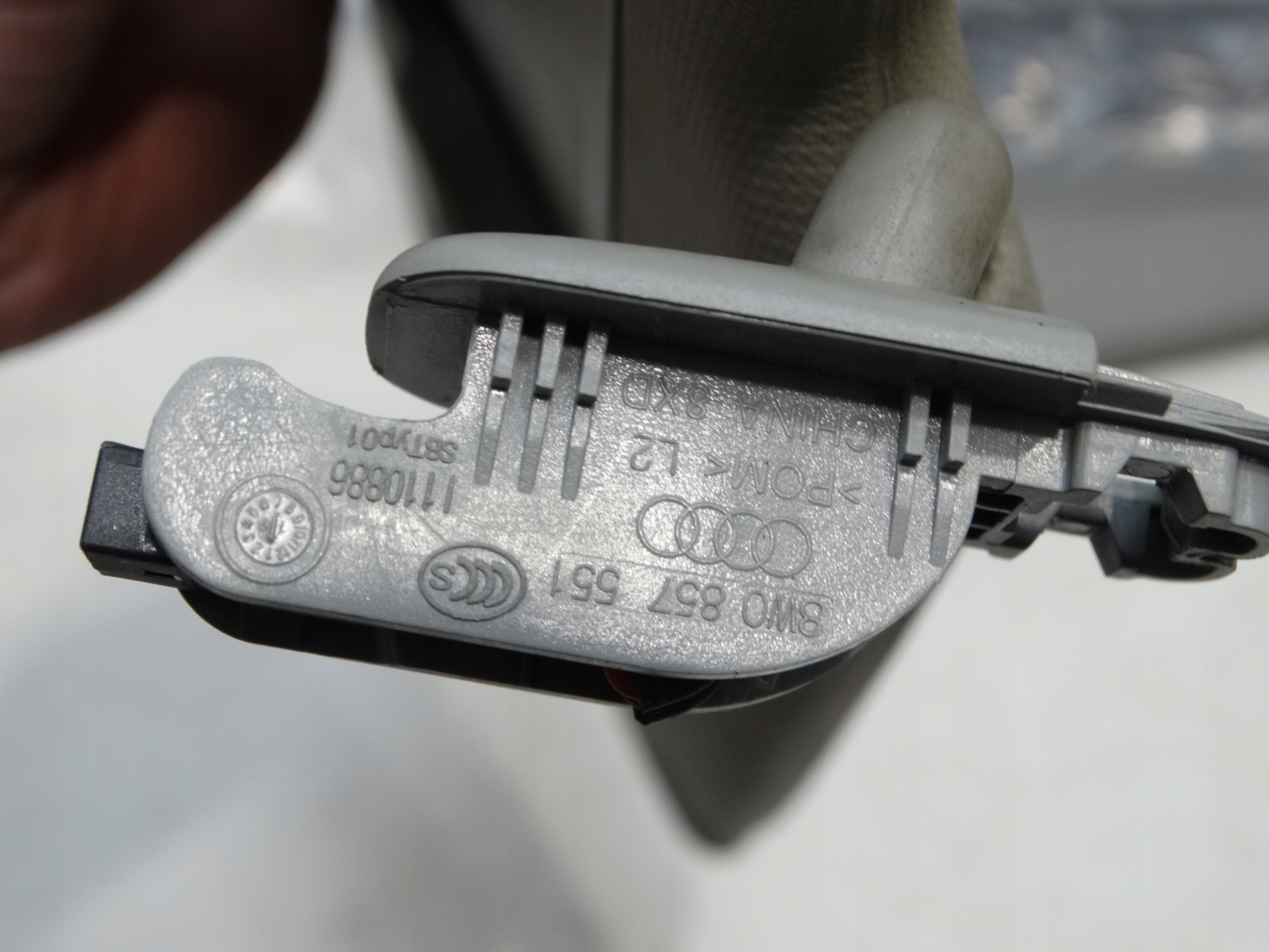 cover PRZECIWSLONECZNA left visor visor AUDI A4 B9 8W0857551