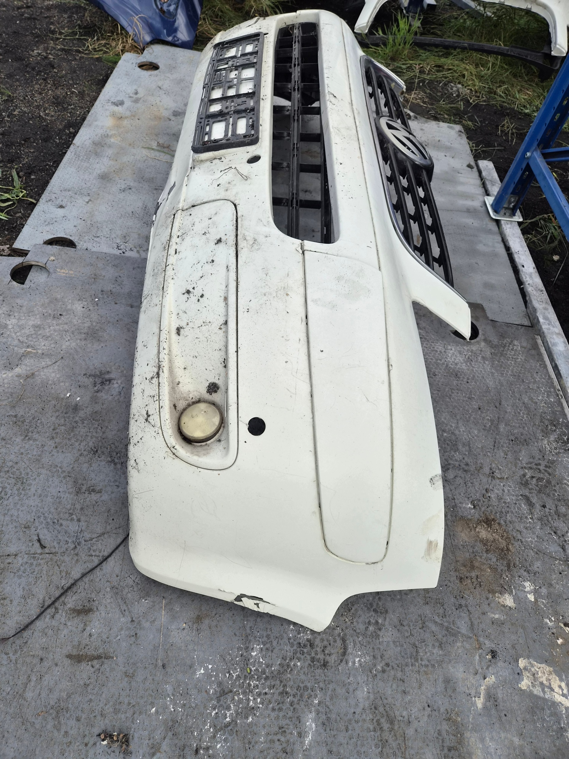 VW T5 front bumper front Caravelle Multivan bialy