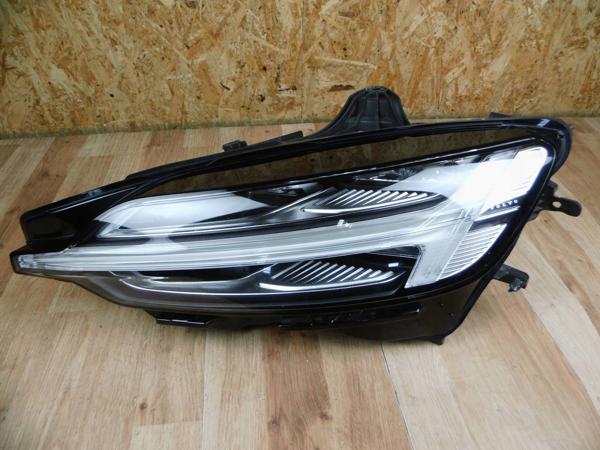 Volvo S60 V60 2022+ LIFT light right front front right 32347004