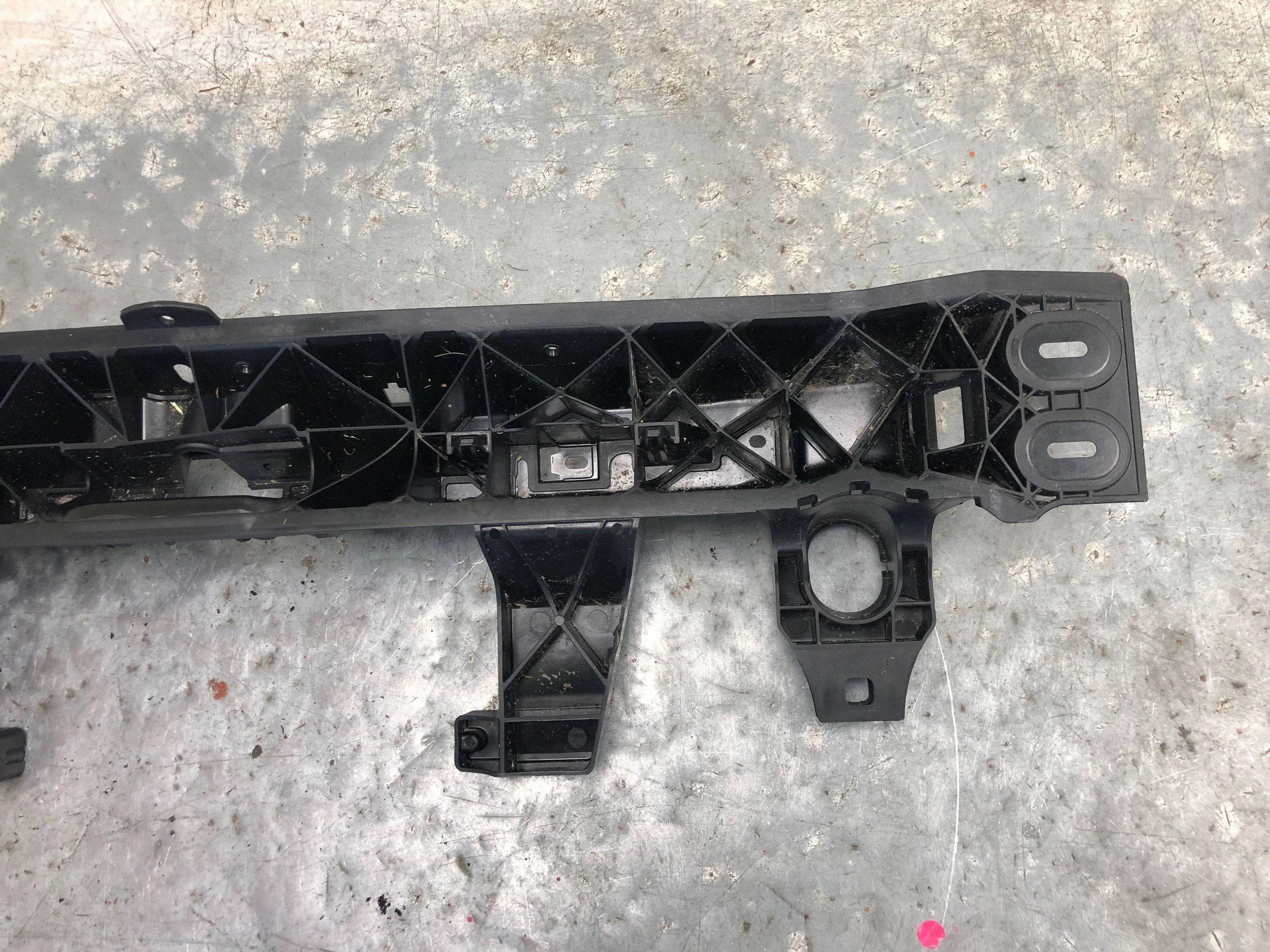 držák stěny předního VW ID.3 10A805563E