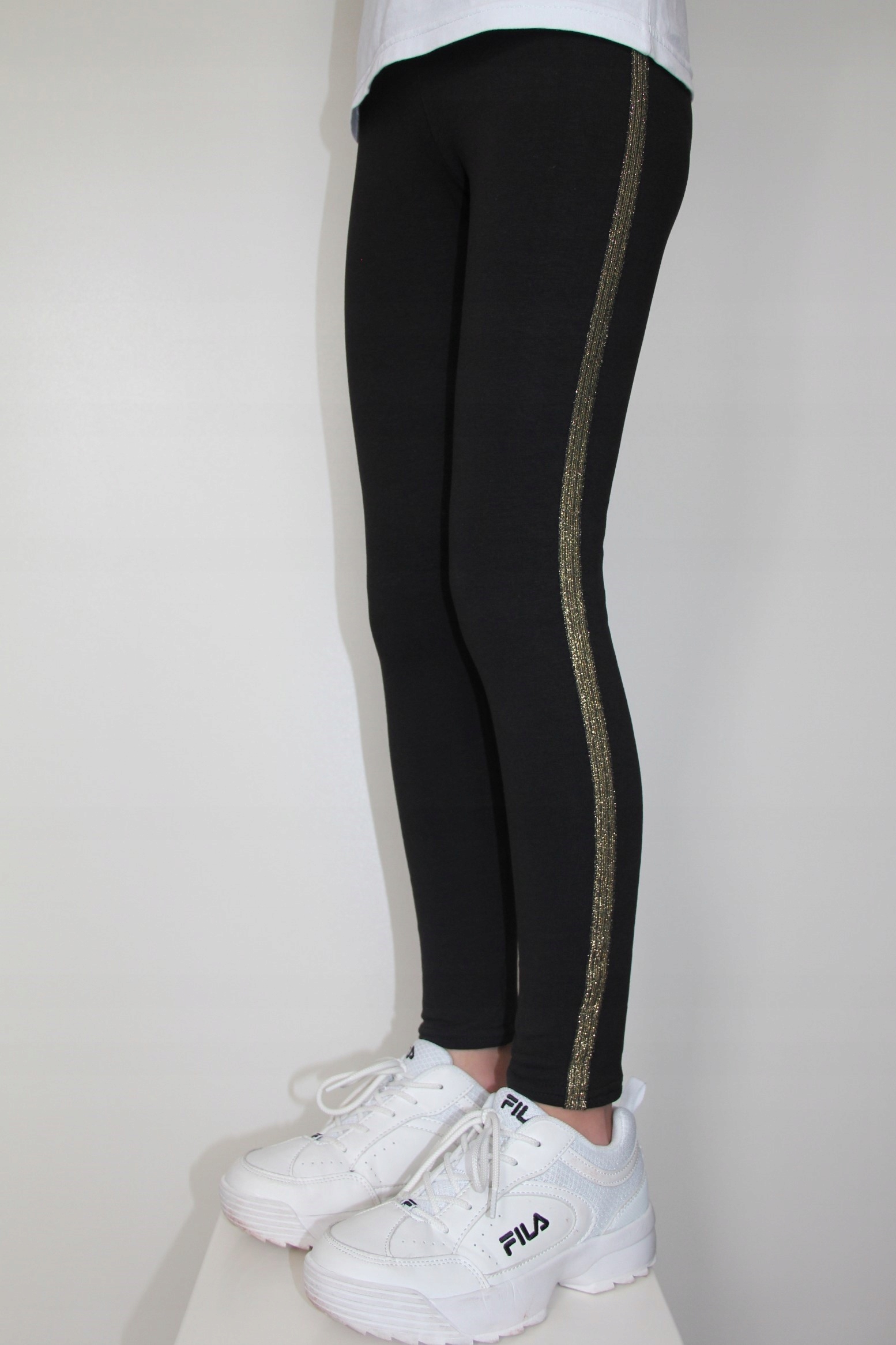 Legginsy Getry Czarne Złoty Lampas 140 Rodzaj klasyczne