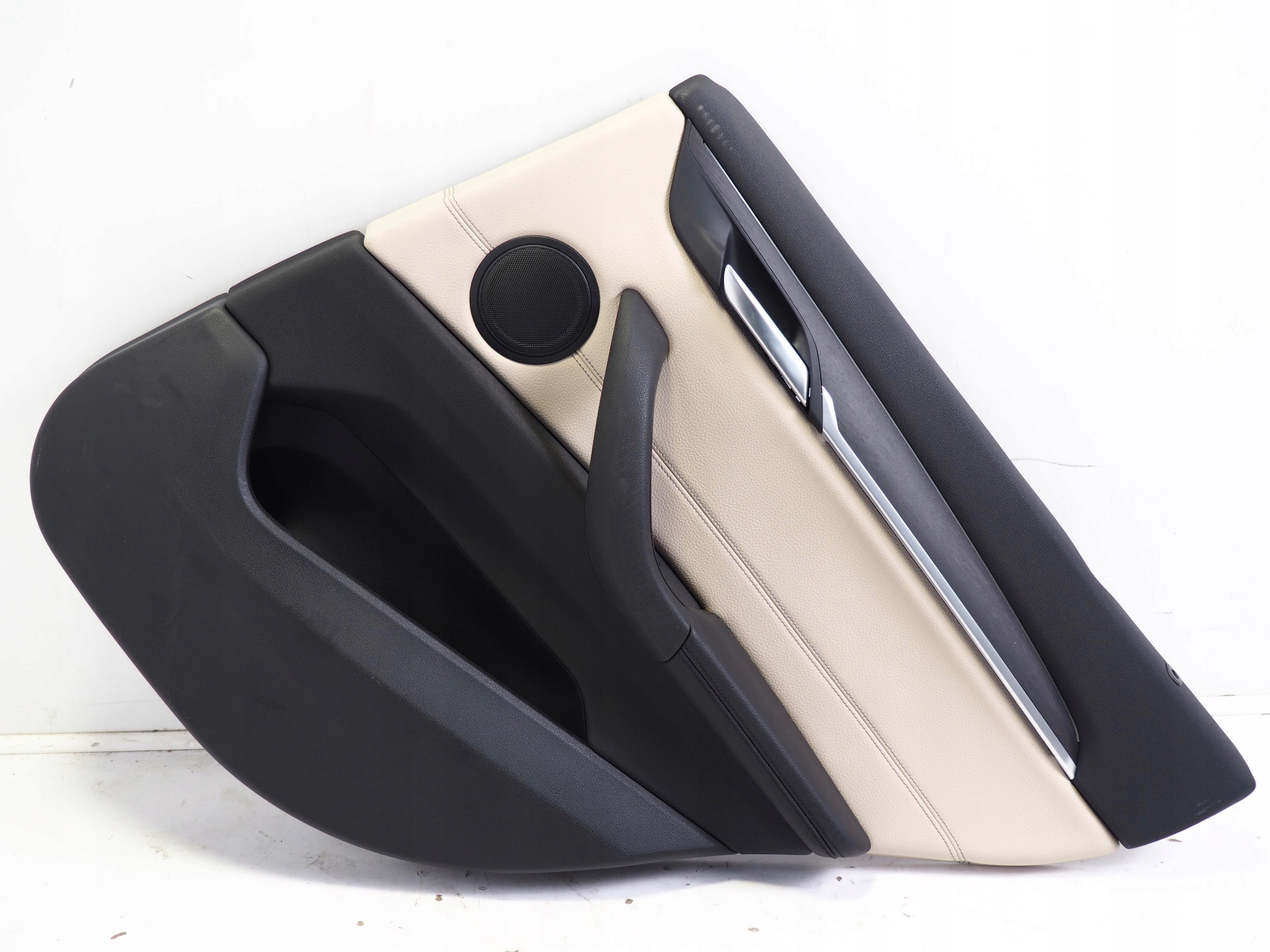 TAPICERKA DRZWI BOCZEK PRAWY TYŁ TYLNY BMW X1 F48