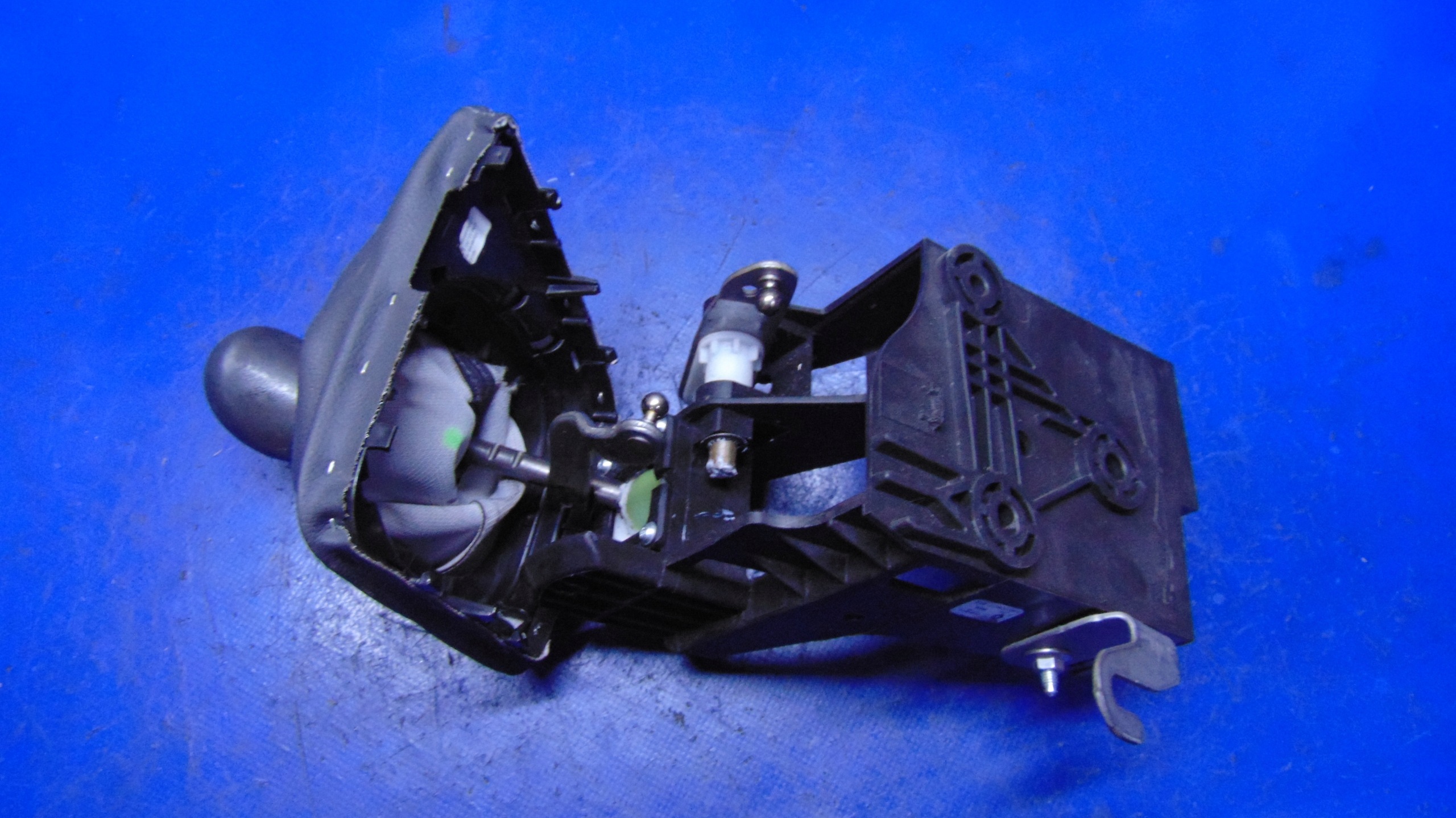 páčka změny převodů RENAULT KANGOO II LIFT 08-21 ROK