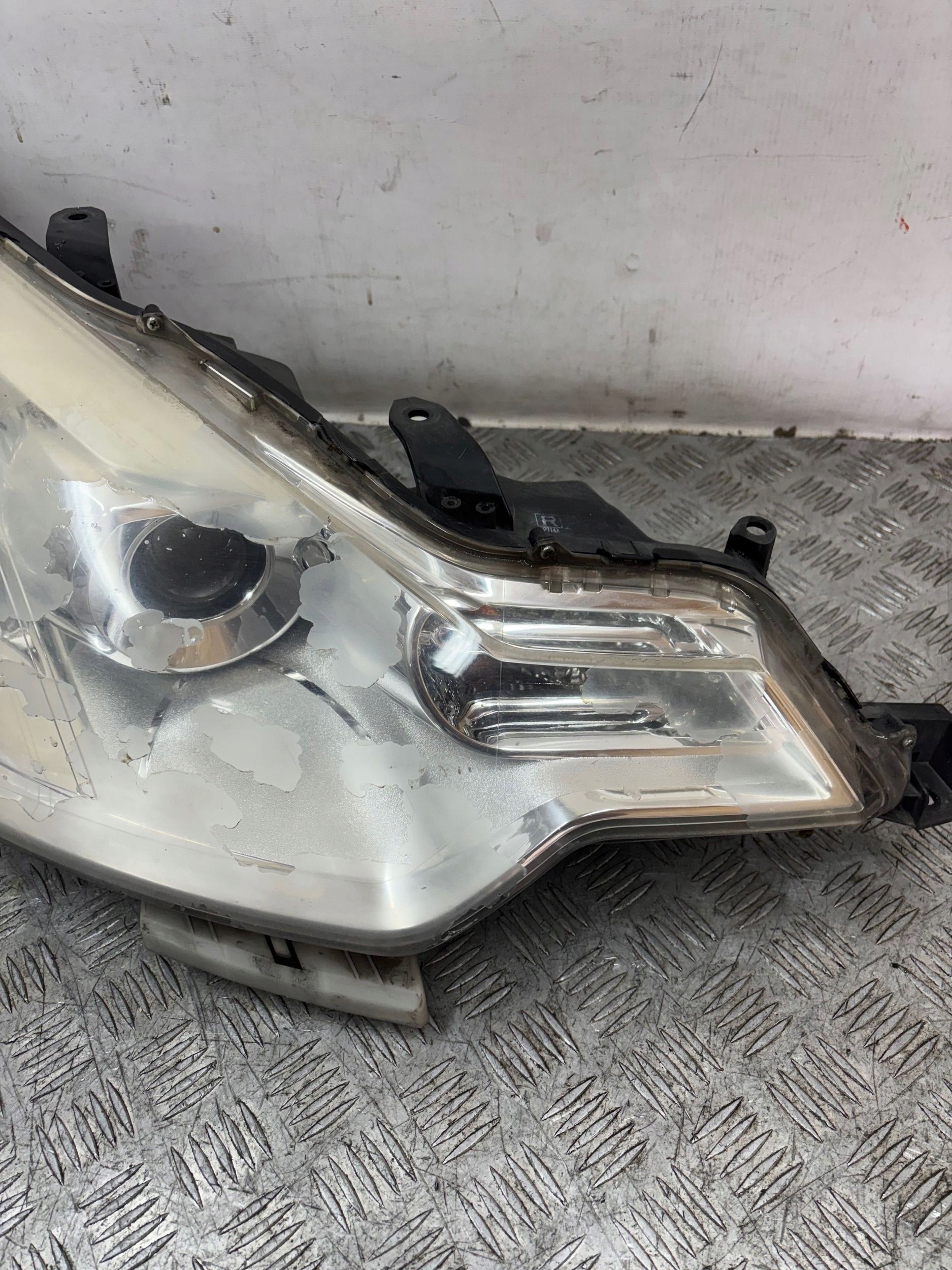 REFLEKTOR light right XENON CITROEN C-CROSSER