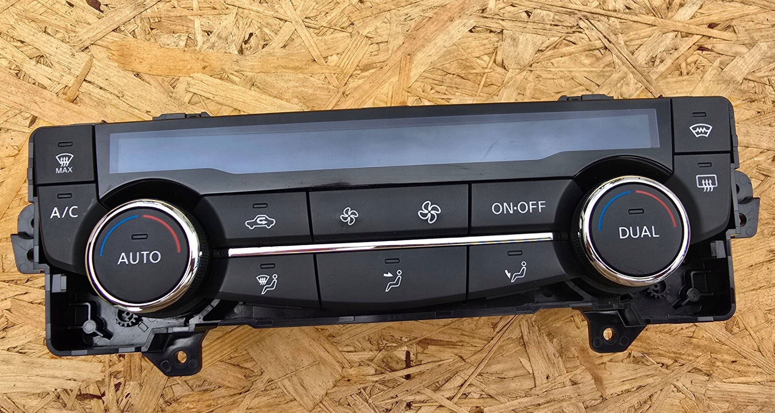 control panel of the air conditioning Nissan Qashqai II 27500-4EQ1A