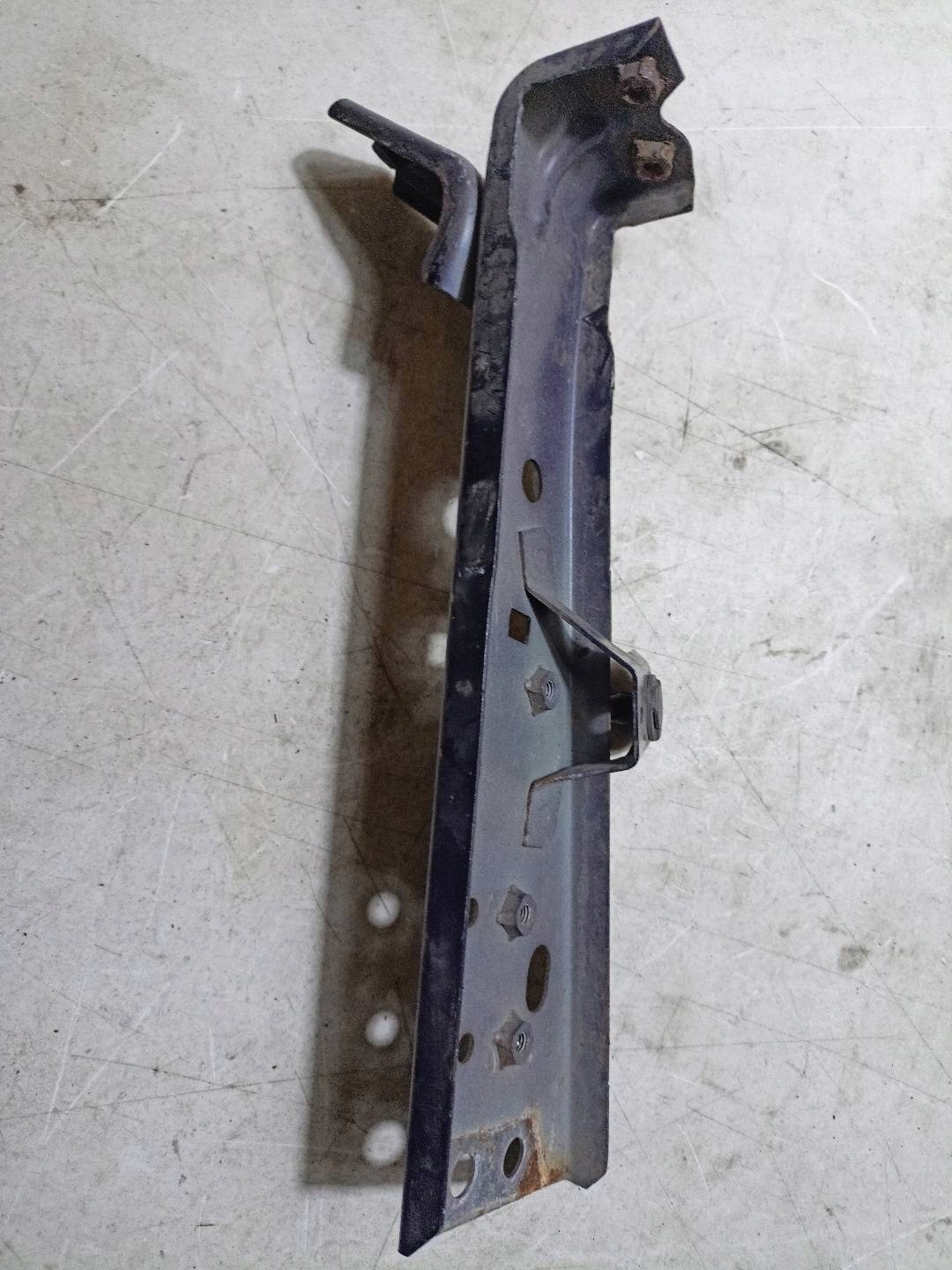bracket mounting of a fender left side Mazda 6 3 GJ 2014