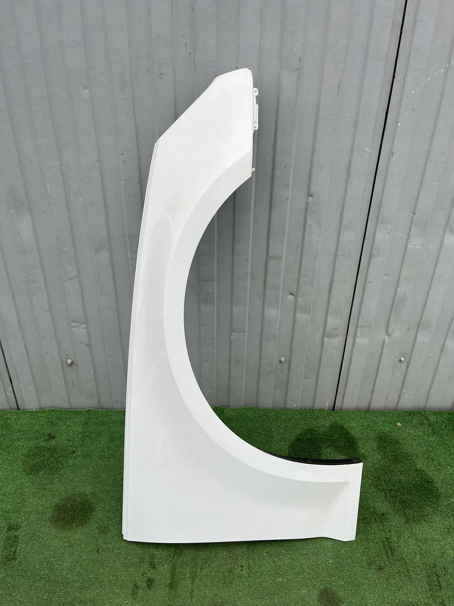 AUDI A4 8W B9 BŁOTNIK PRZEDNI PRAWY PRZÓD LS9R BIAŁY