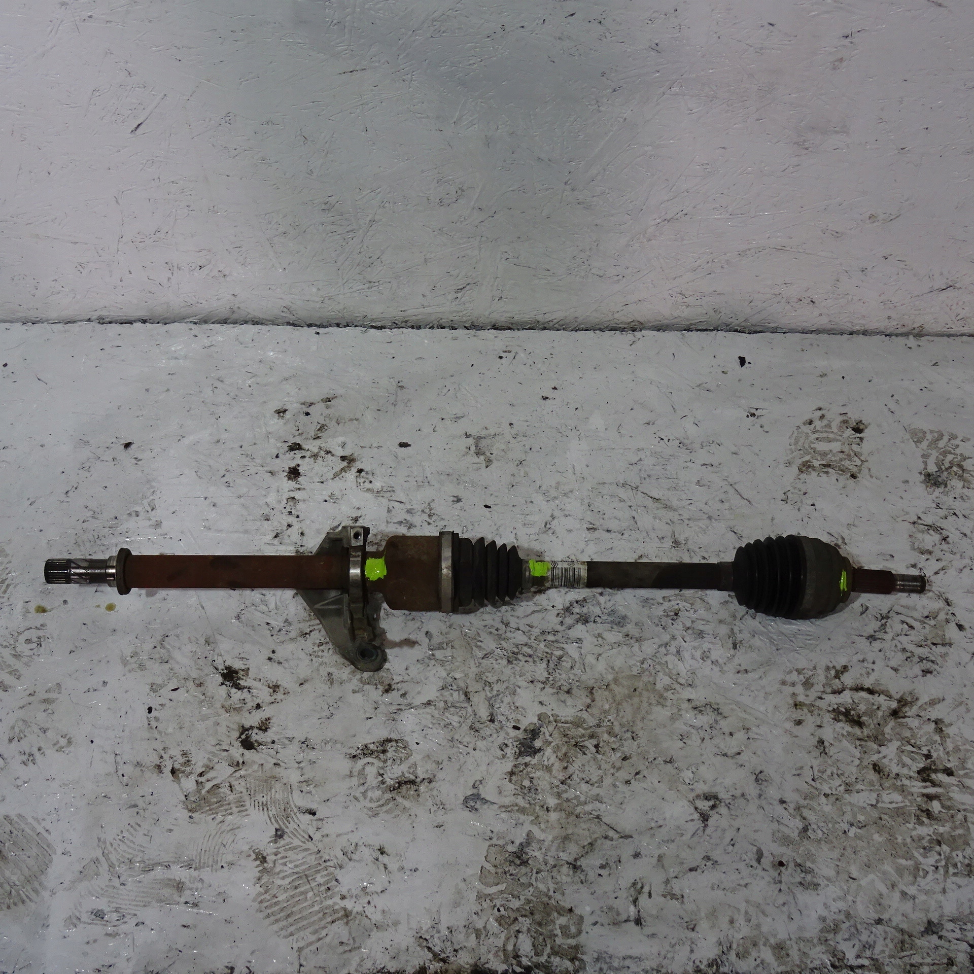 RENAULT CLIO III 1.5DCI semi-axis right 8200499586