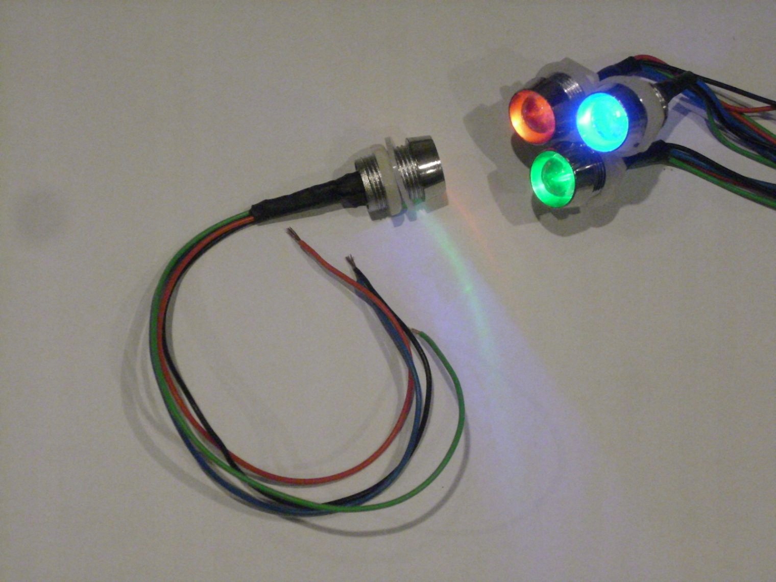 

Kontrolka Led Rgb 10mm/14mm 12v 24v s.jasna chrom