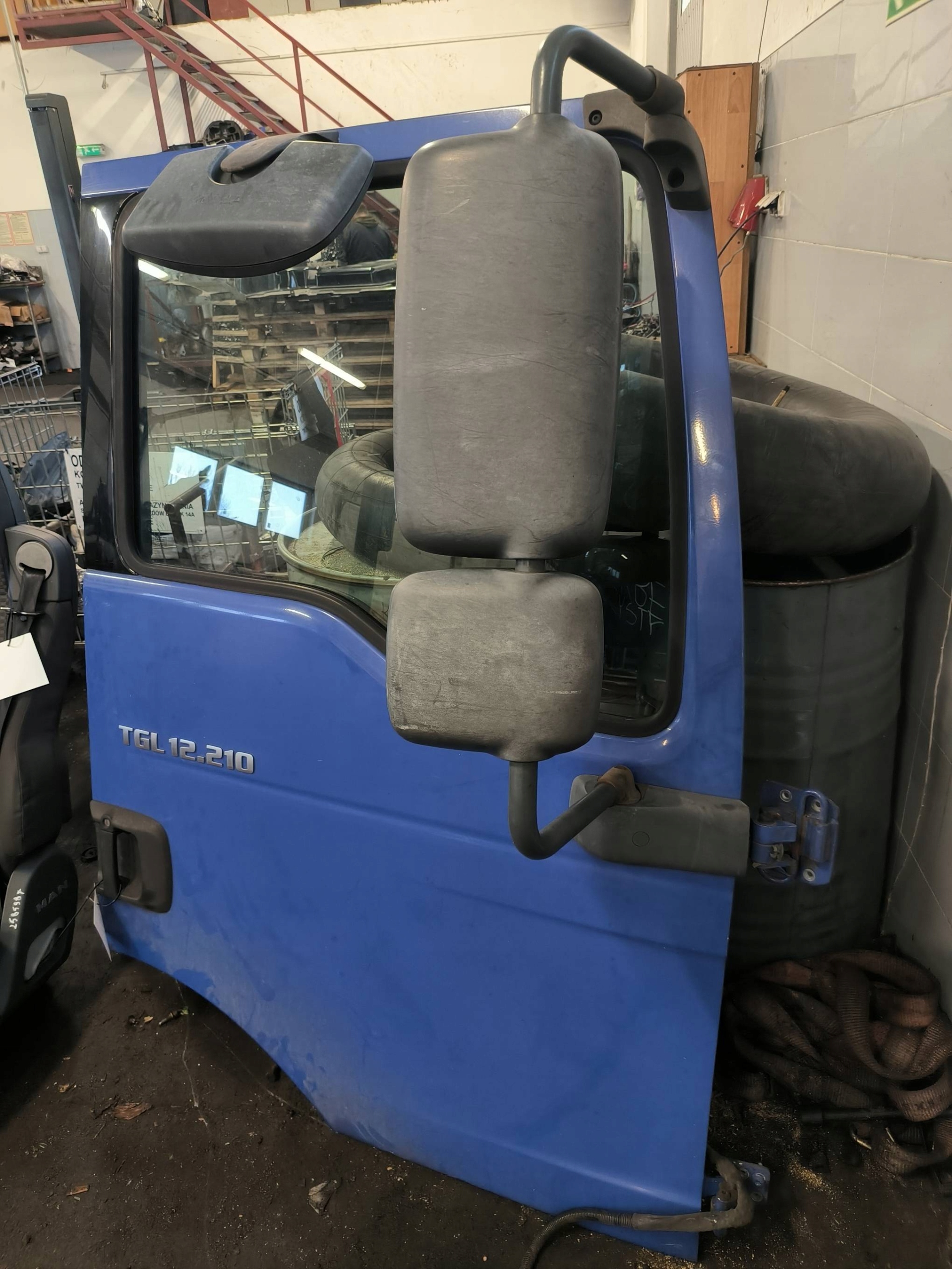 door right front blue MAN TGL 12.210