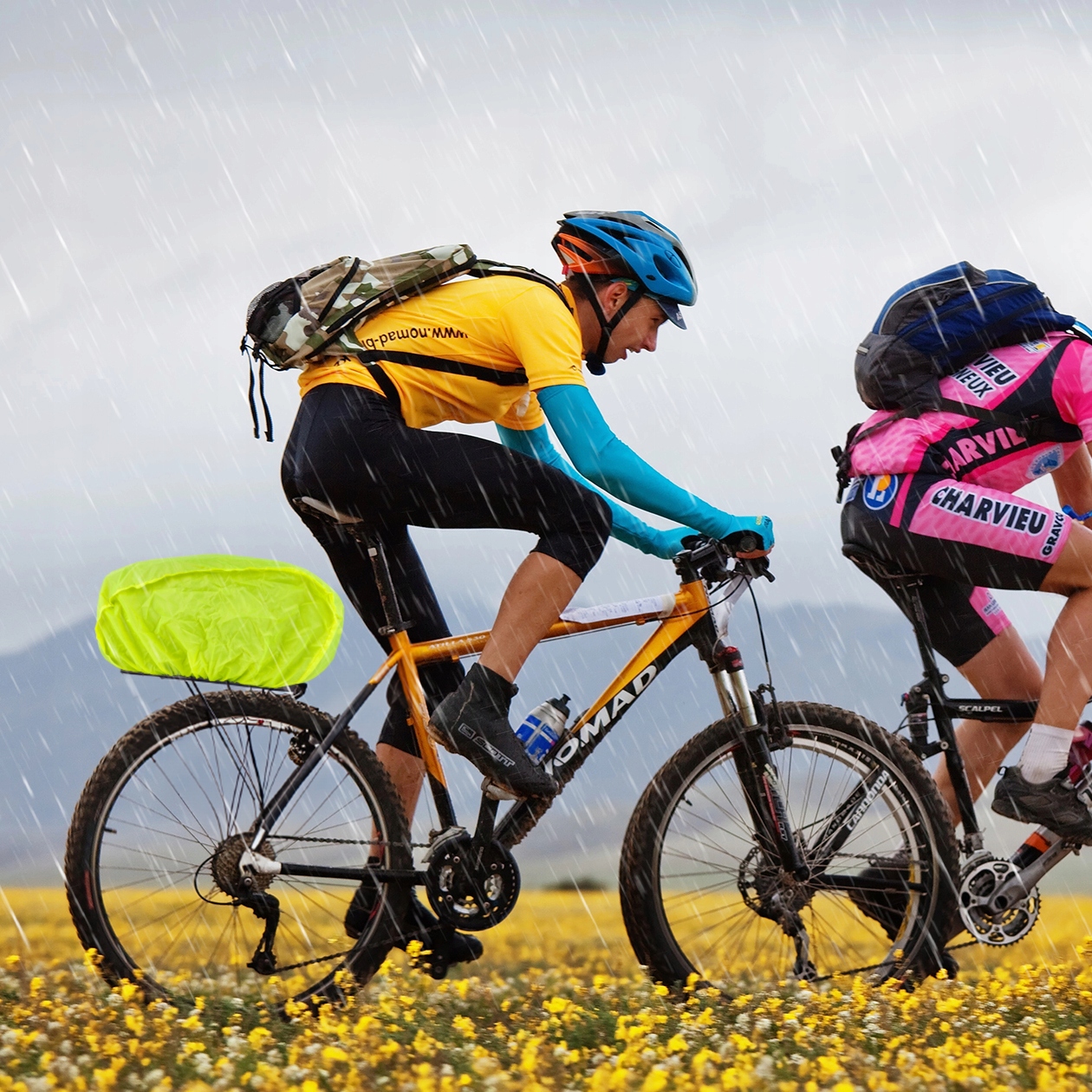 OBAL NA TAŠKU UNIVERZÁLNÍ PROTI DEŠTI REFLEXNÍ Určeno pro BMX kola nákladní kola crossová kola motokrosová kola ebike enduro kola gravel kola městská kola MTB (horská) kola cross-country kola street kola silniční kola tandemová kola dráhová kola trekkingová kola triatlonová kola typ tříkolky sjezdová kola skládací kola kola trailová kola dětská kola (kola 10