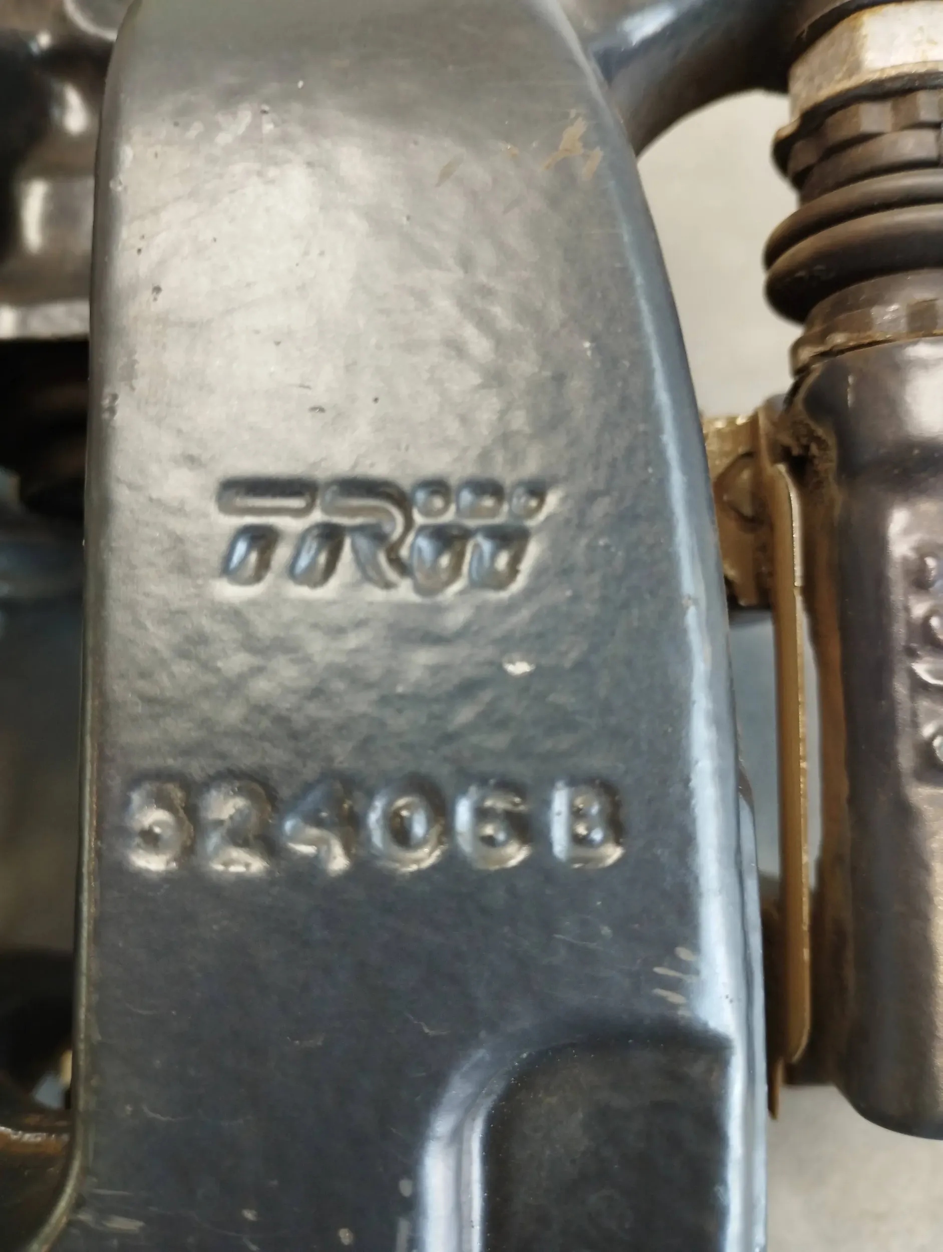 BMW 7 G11 750i caliper left rear part 52406B