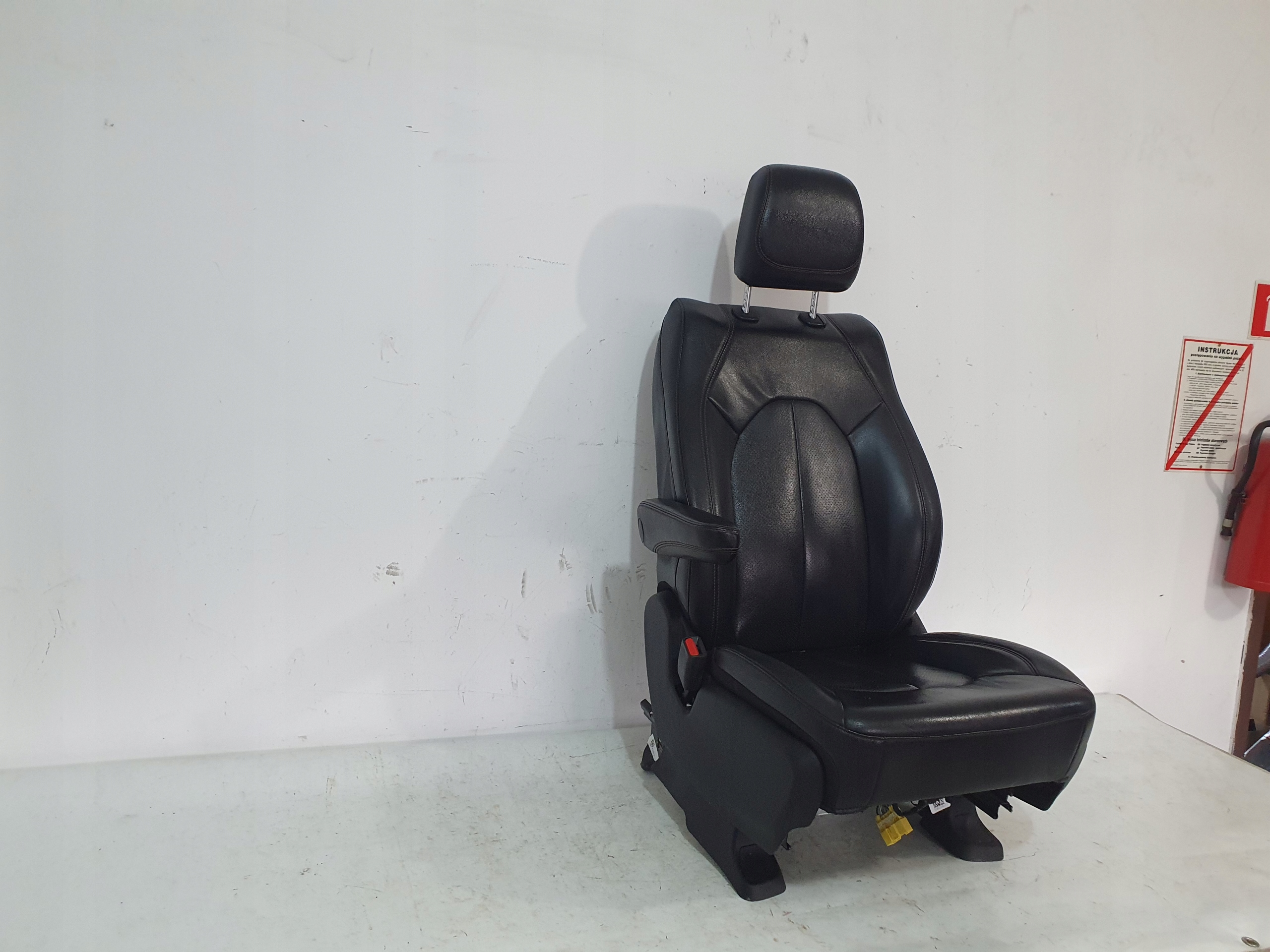 CHRYSLER PACIFICA II 16- seat left front leather airbag