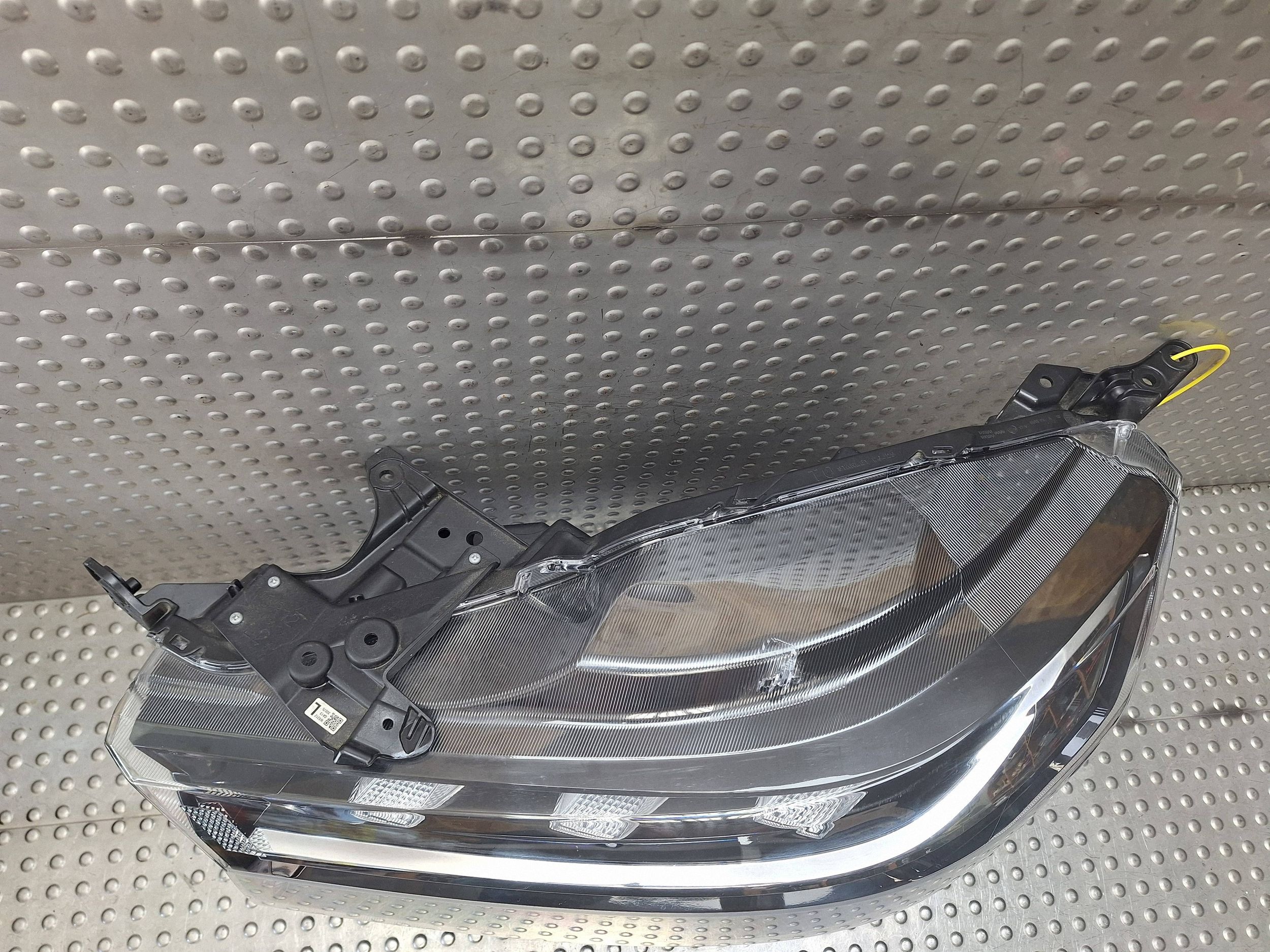light left front SUZUKI S-CROSS II 21- FULL LED W6429