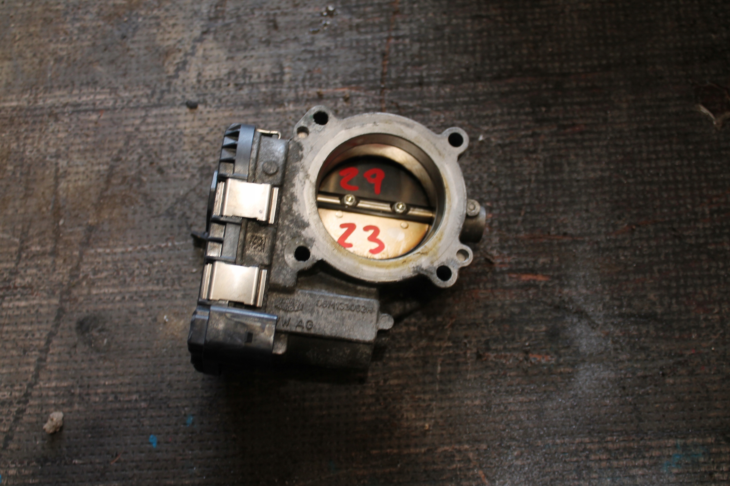 2923. Valvola a farfalla AUDI 06M133062H
