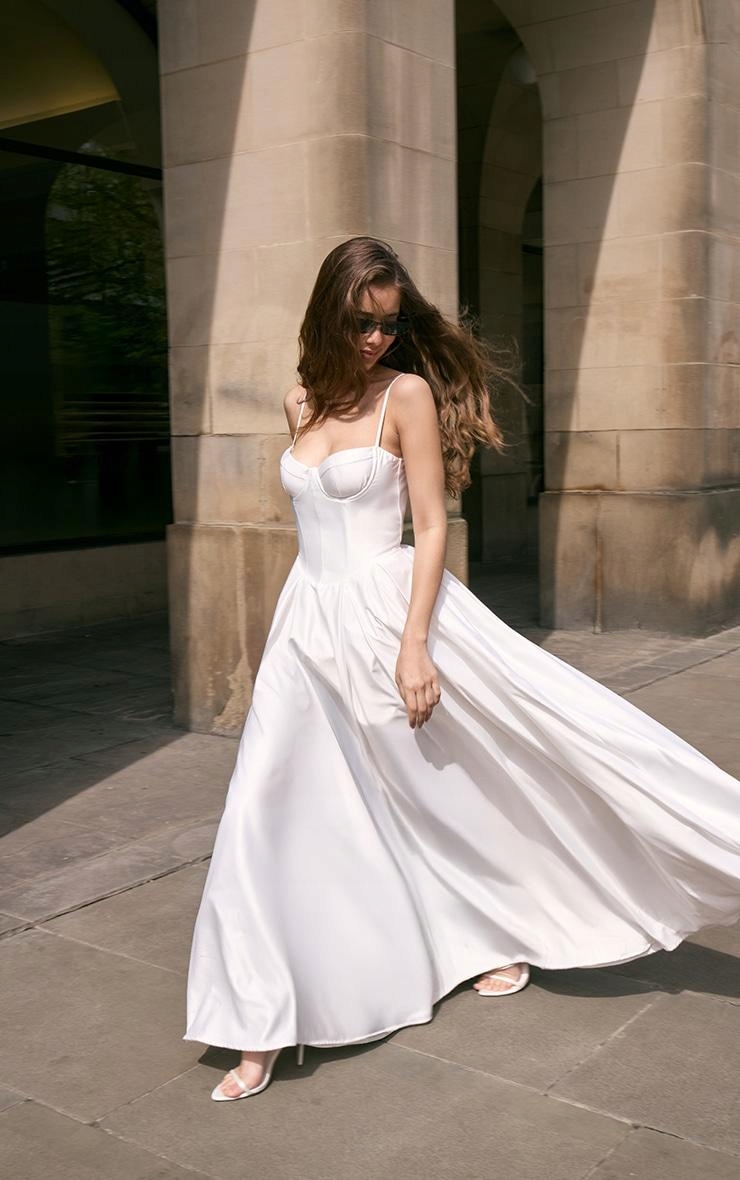 FC46113 Prettylittlething Bílá Korzetová Šaty Maxi (18) XL