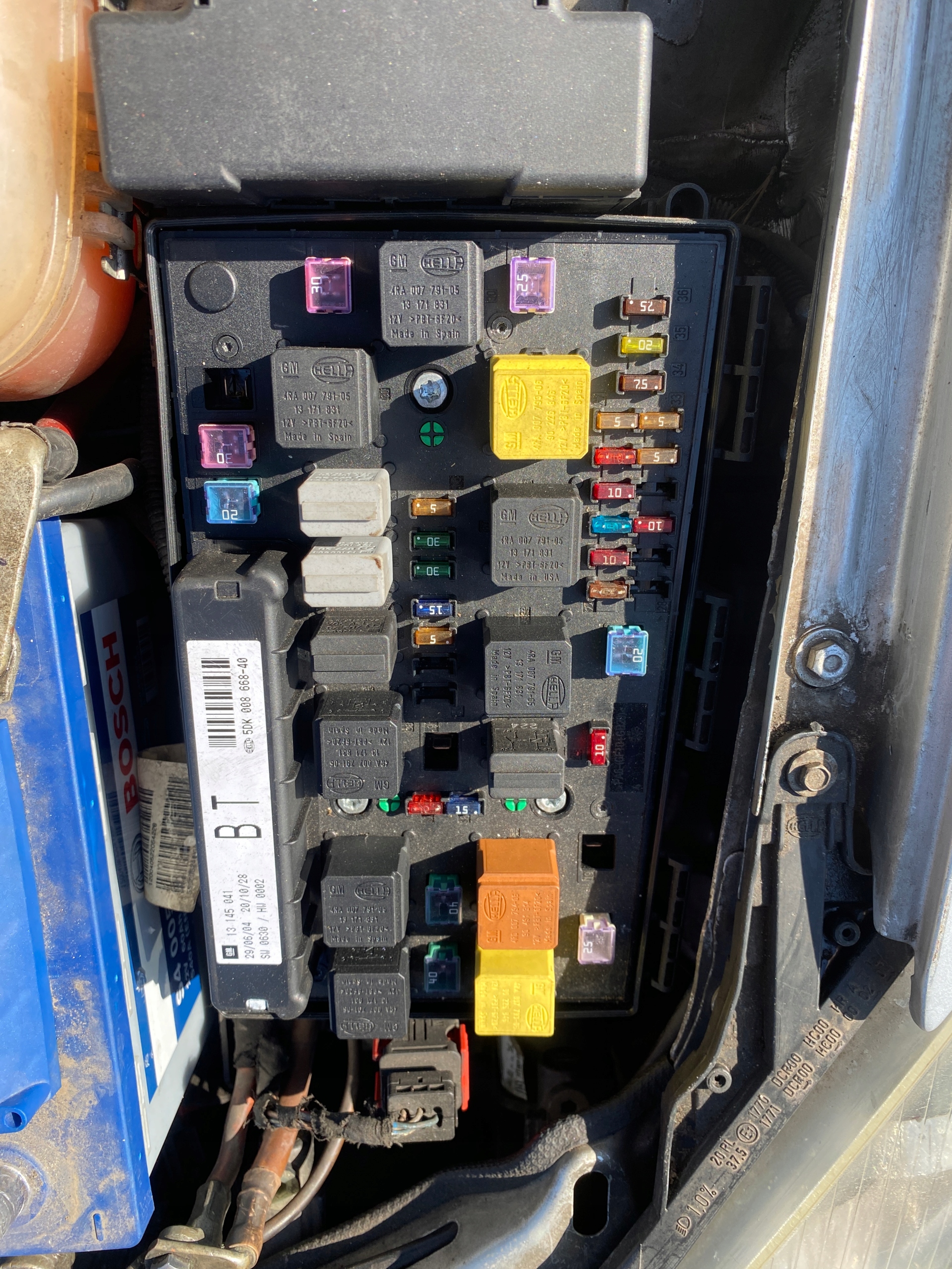 Module fusibles OE 13145 041 Opel Astra H 04-10