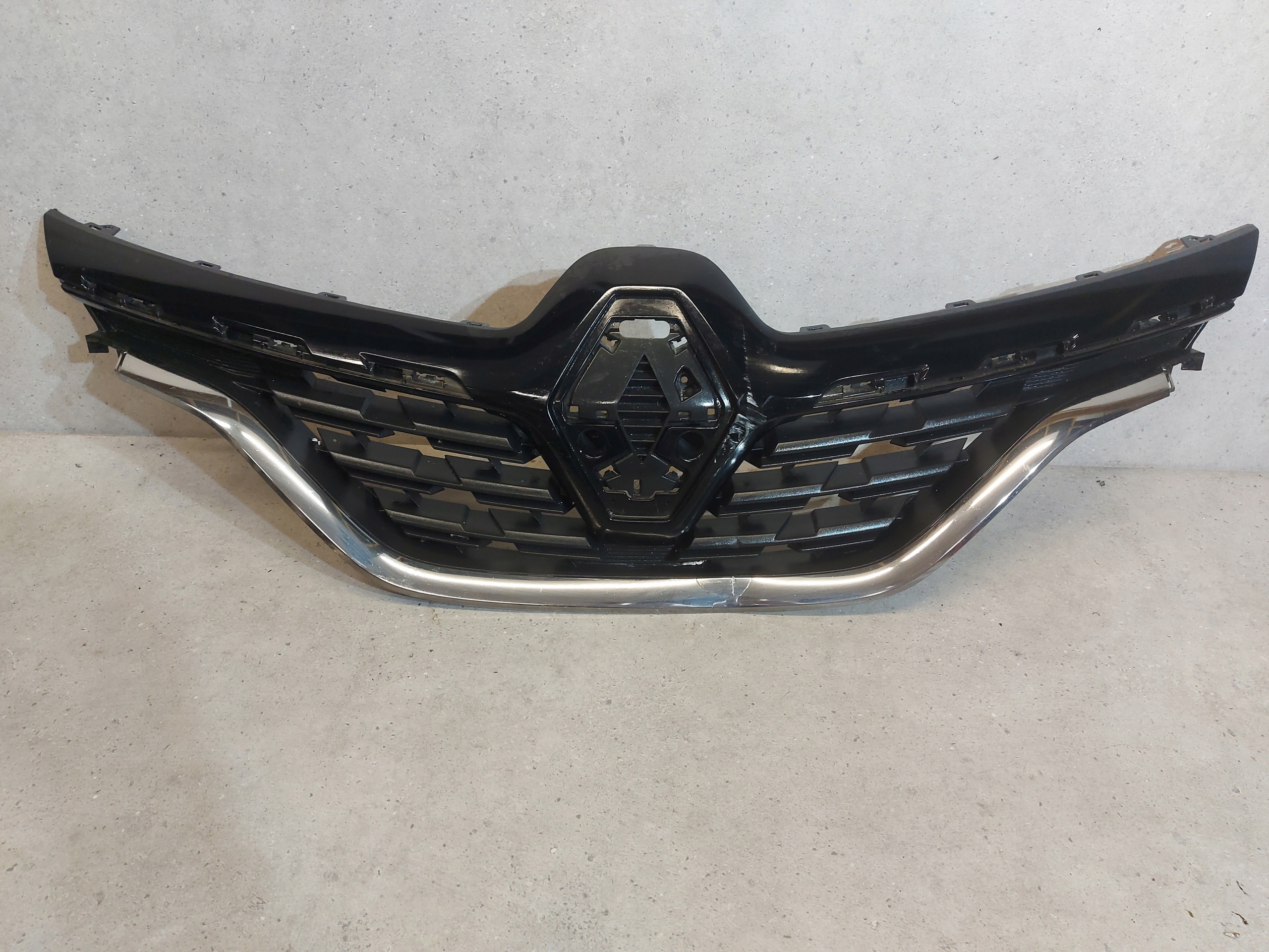 решетка радиатора renault CAPTUR II 2 623105565R