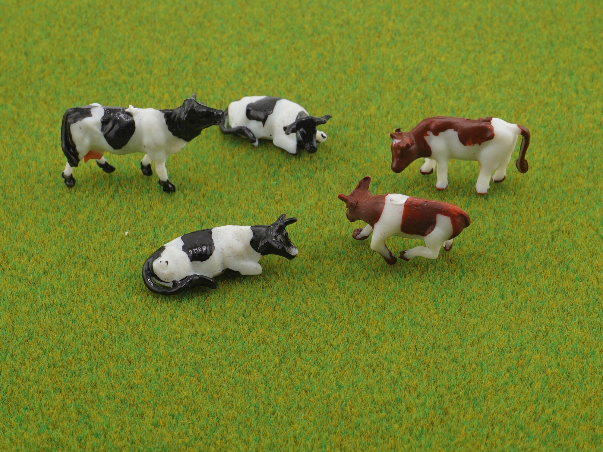 

Mata wiosenna zieleń 25x25 cm H0 1:87 Tt