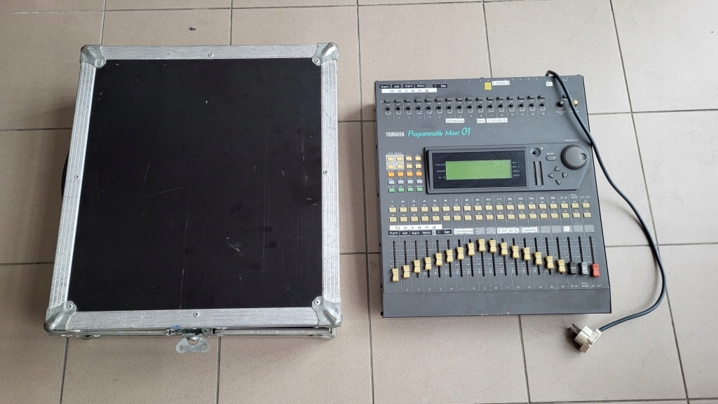 MIKSER YAMAHA PROGRAMMABLE MIXER 01 GWR