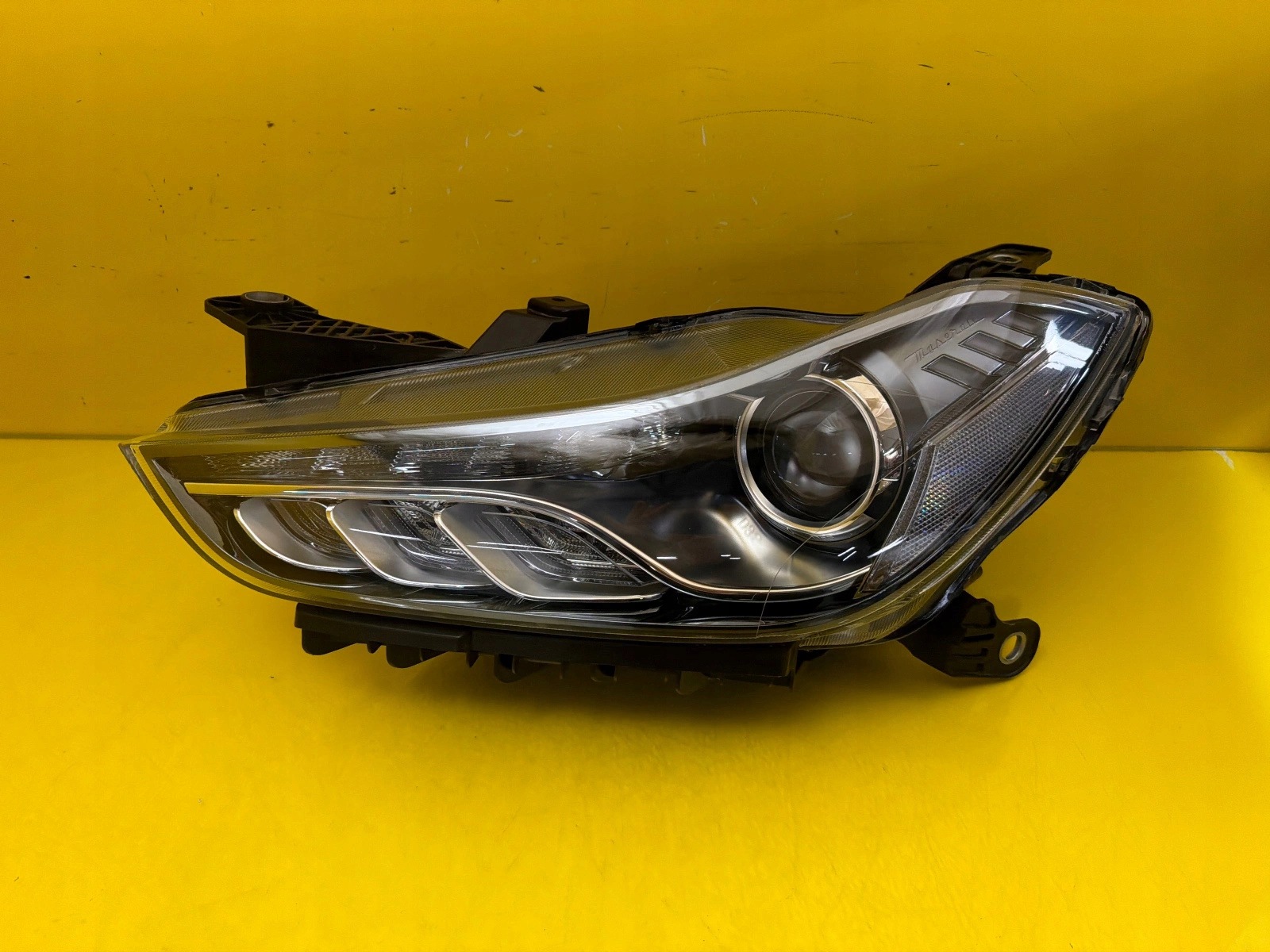 light left Maserati Ghibli M157 2013-2017 Bi-Xenon positioning 06701062640