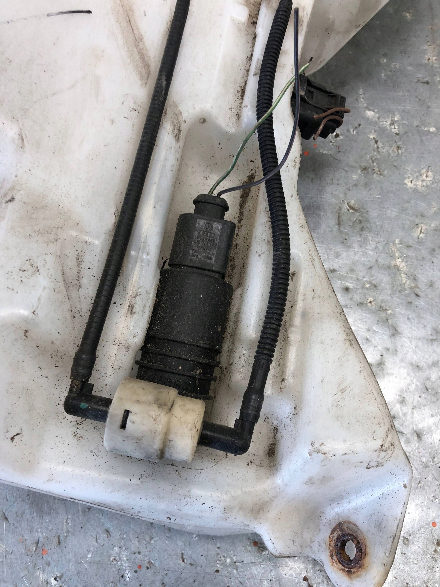 washer fluid tank AUDI A6 C5 4B0955453E