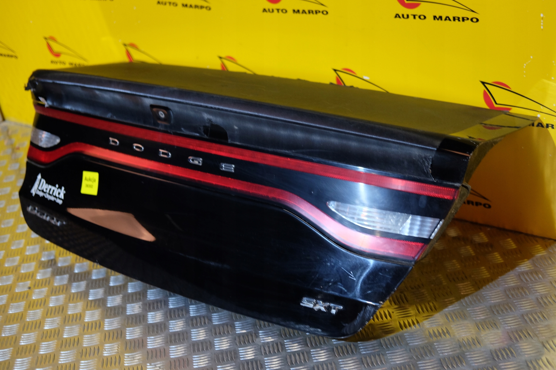 DODGE DART 2012- KLAPA TYŁ BLENDA LAMPA KAMERA USA Jakość części (zgodnie z GVO) O - oryginał z logo producenta pojazdu (OE)